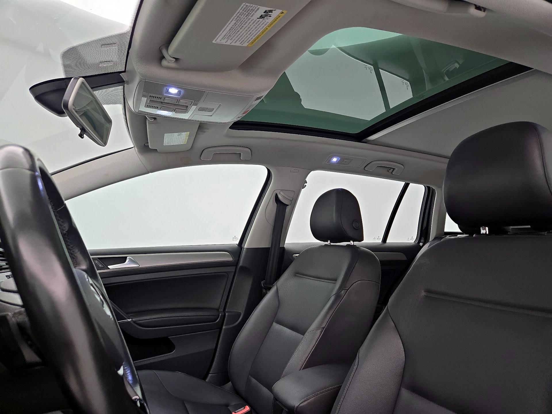 Thumbnail: 2015 Volkswagen Golf - 18