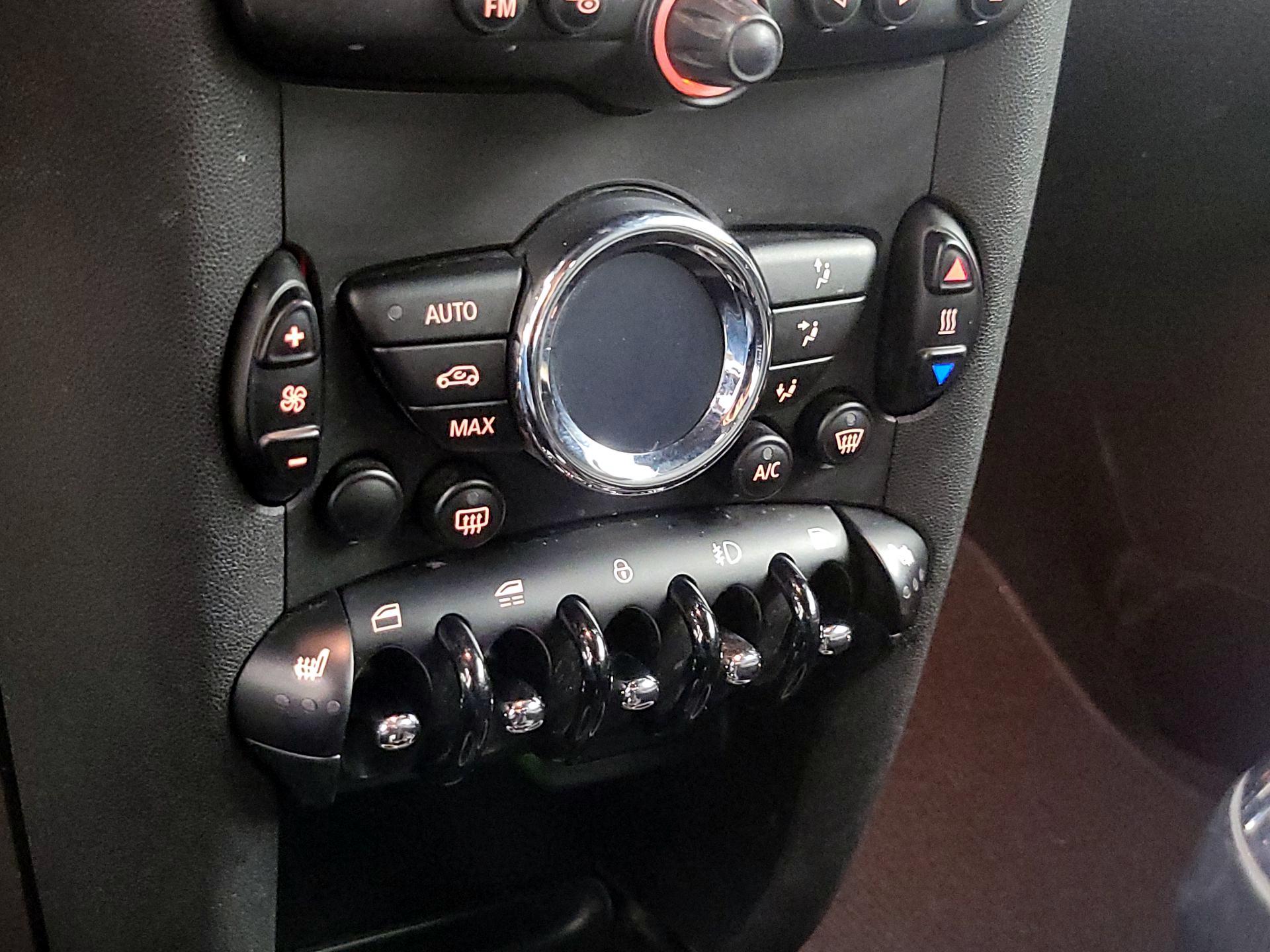 Thumbnail: 2015 MINI Cooper - 15