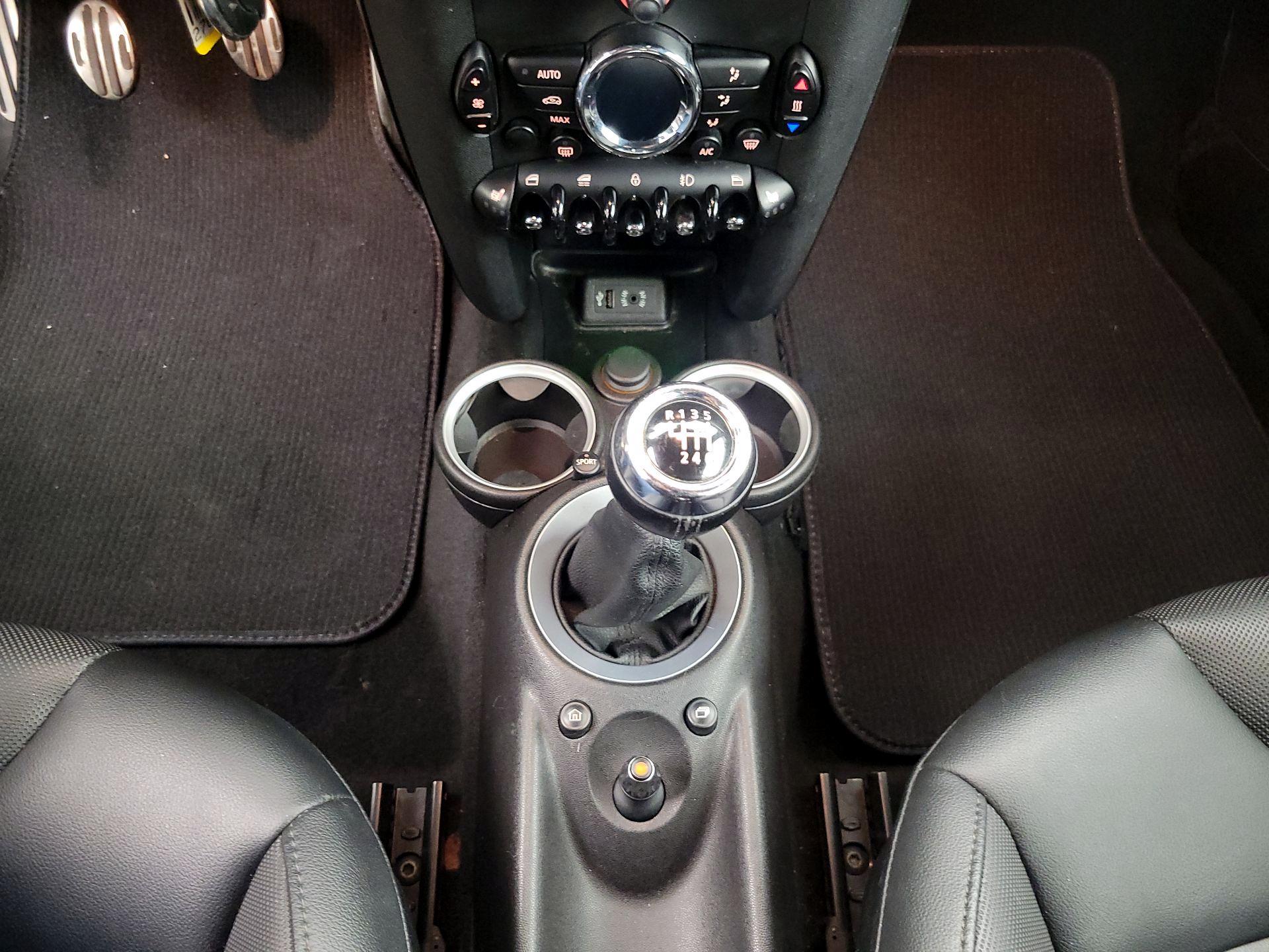 Thumbnail: 2015 MINI Cooper - 16