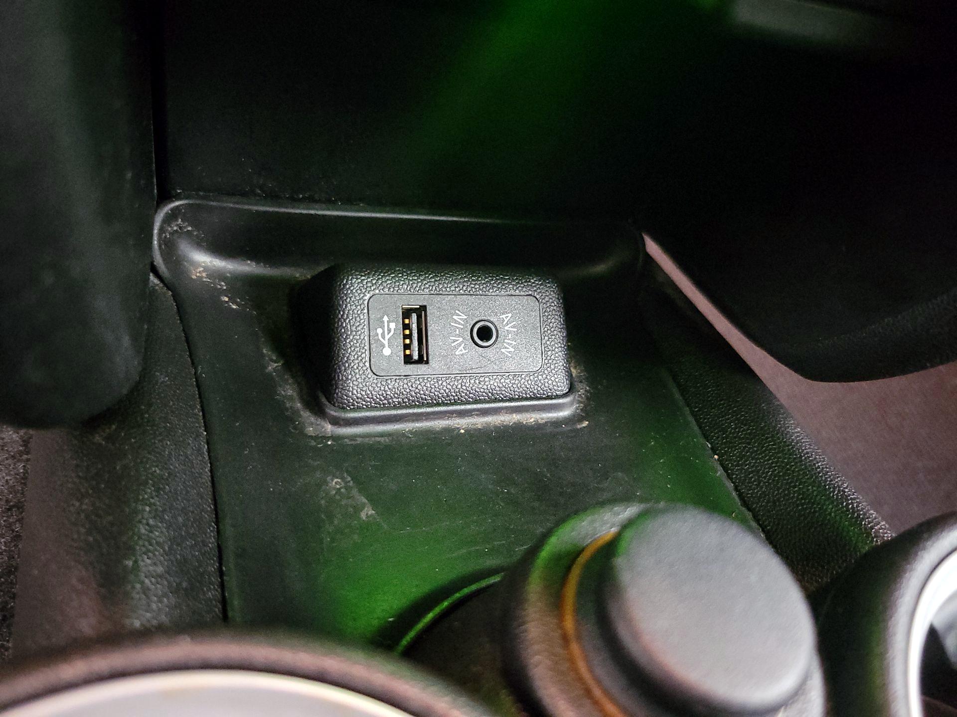 Thumbnail: 2015 MINI Cooper - 17