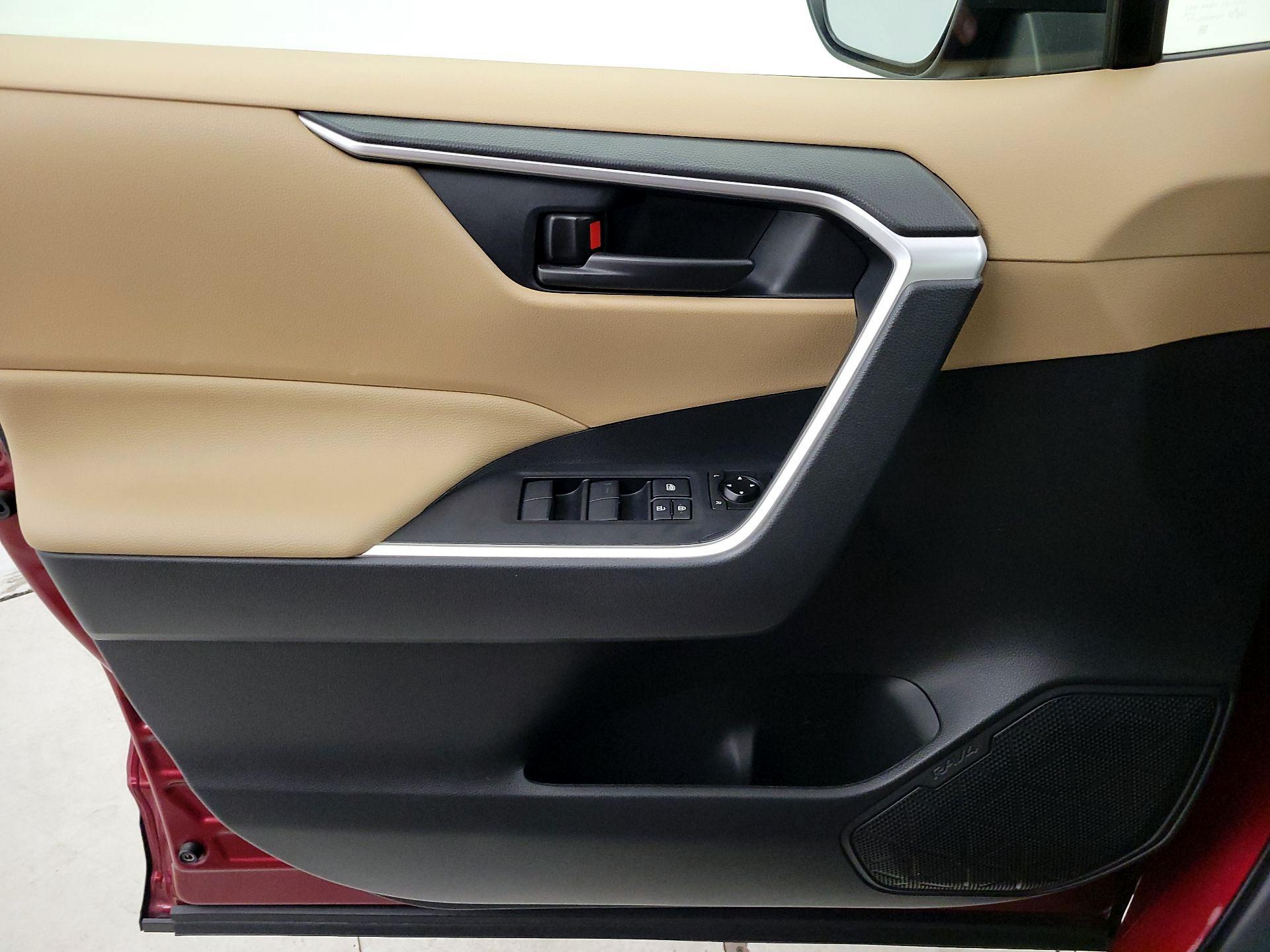 Thumbnail: 2021 Toyota RAV4 - 12