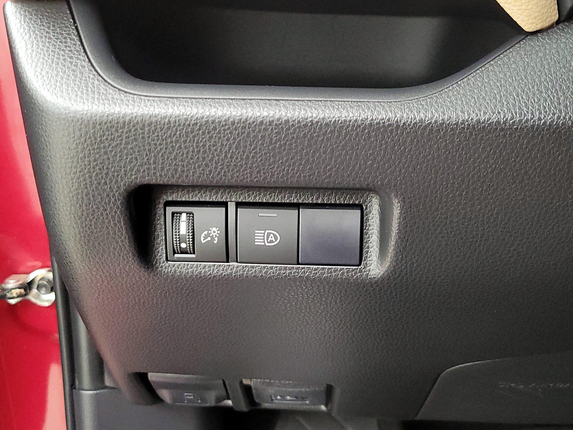 Thumbnail: 2021 Toyota RAV4 - 13