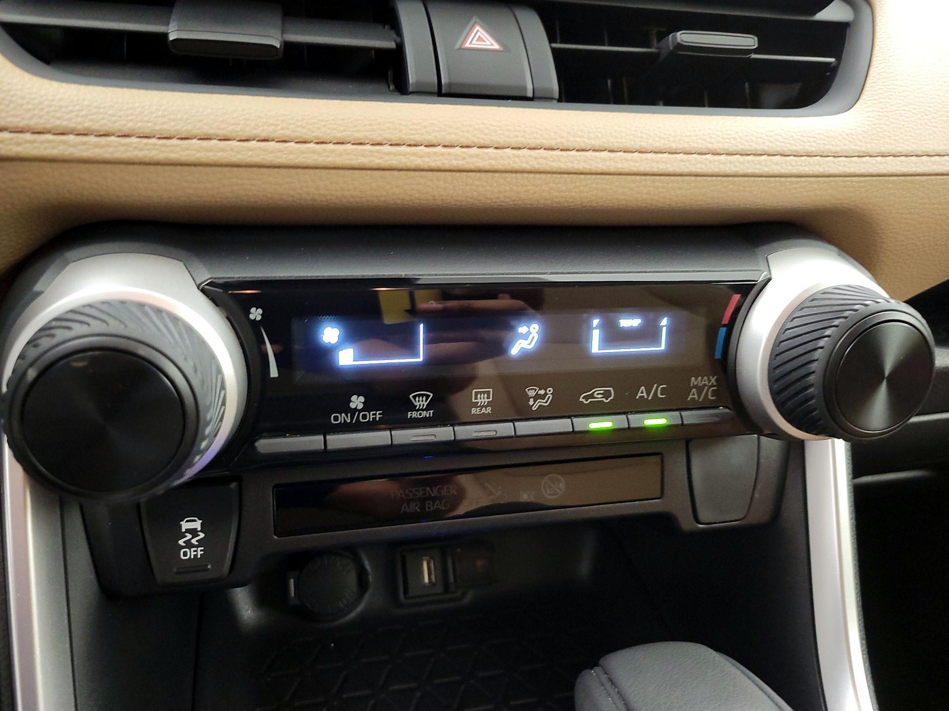 Thumbnail: 2021 Toyota RAV4 - 16