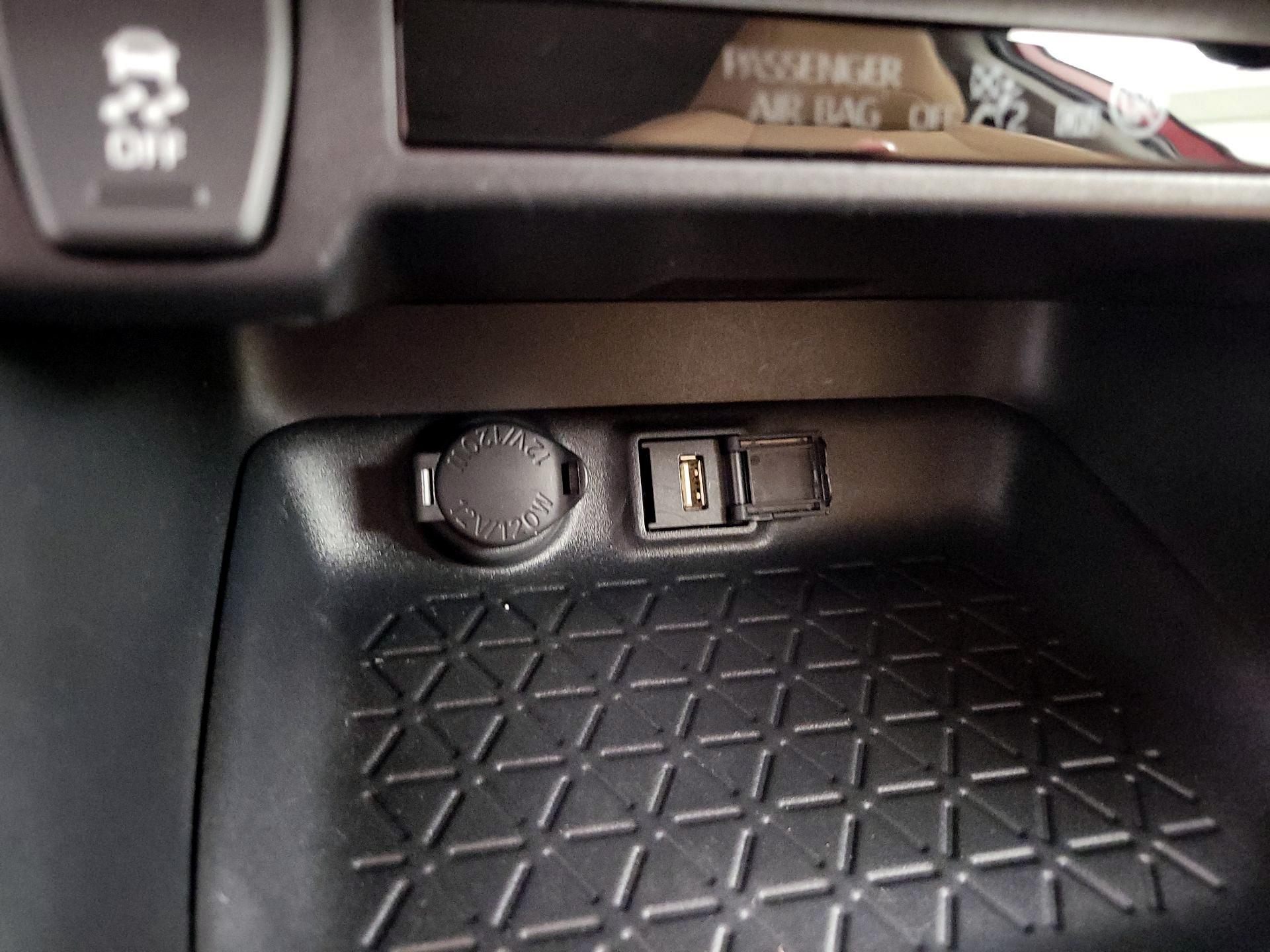Thumbnail: 2021 Toyota RAV4 - 18