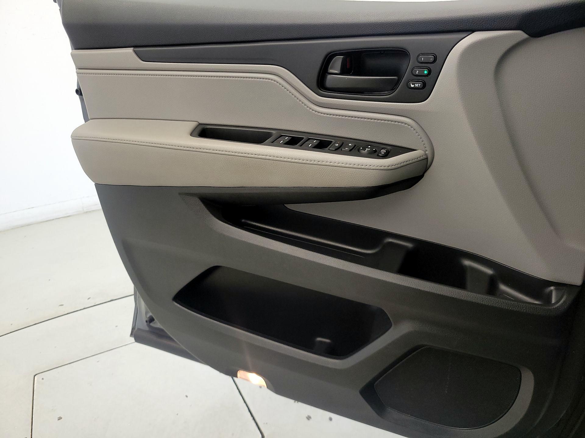 Thumbnail: 2019 Honda Odyssey - 12