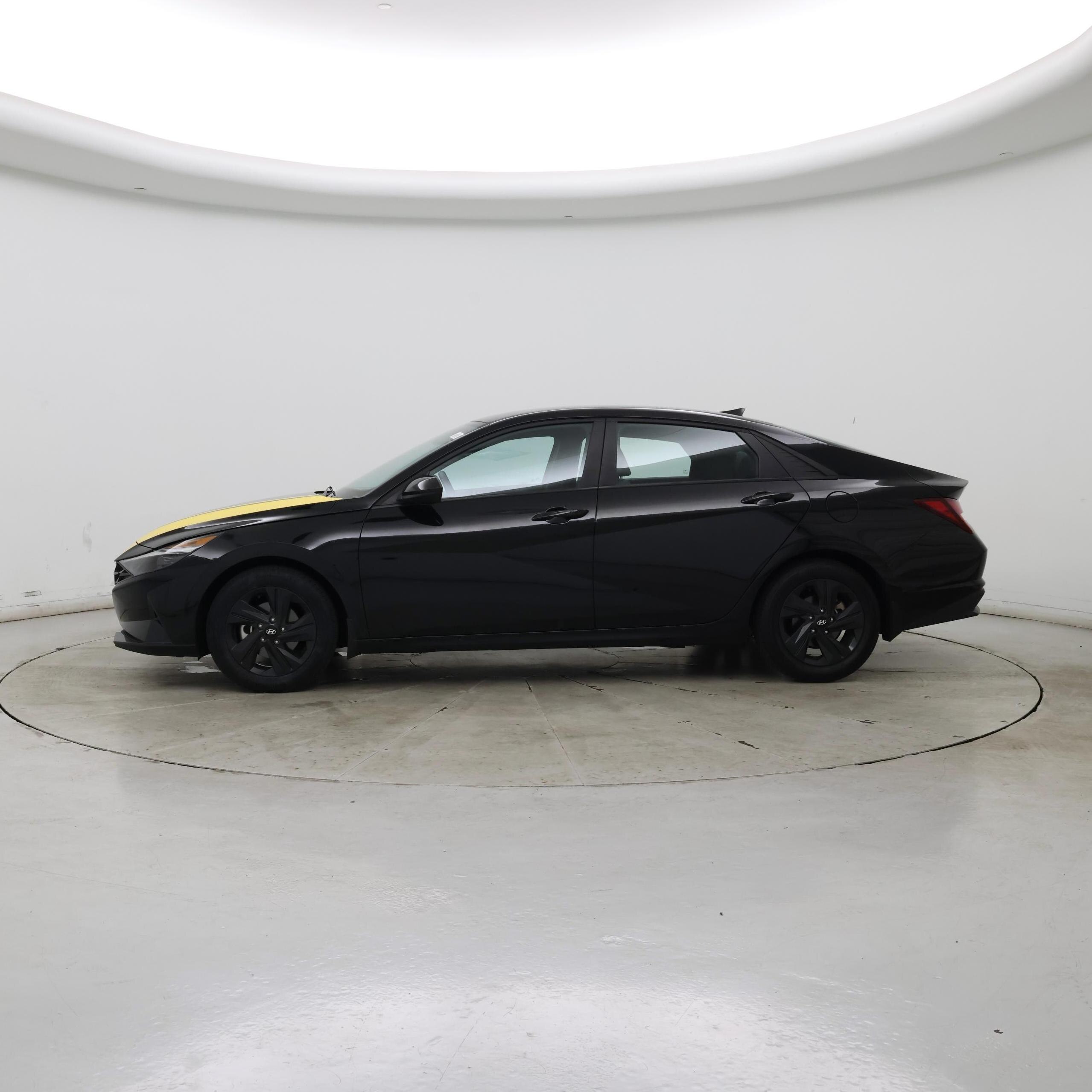Thumbnail: 2023 Hyundai Elantra - 3