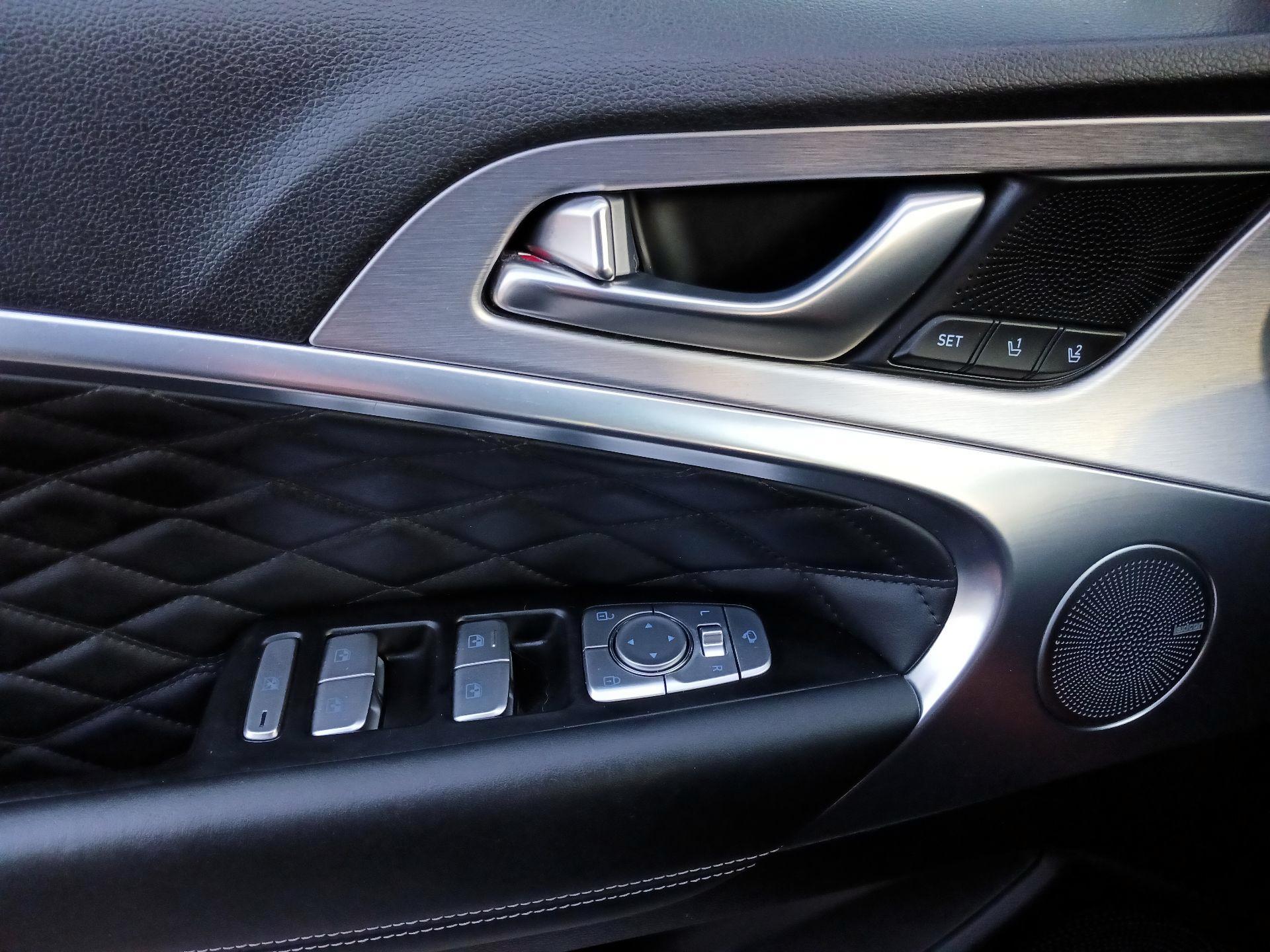 Thumbnail: 2019 Genesis G70 - 10