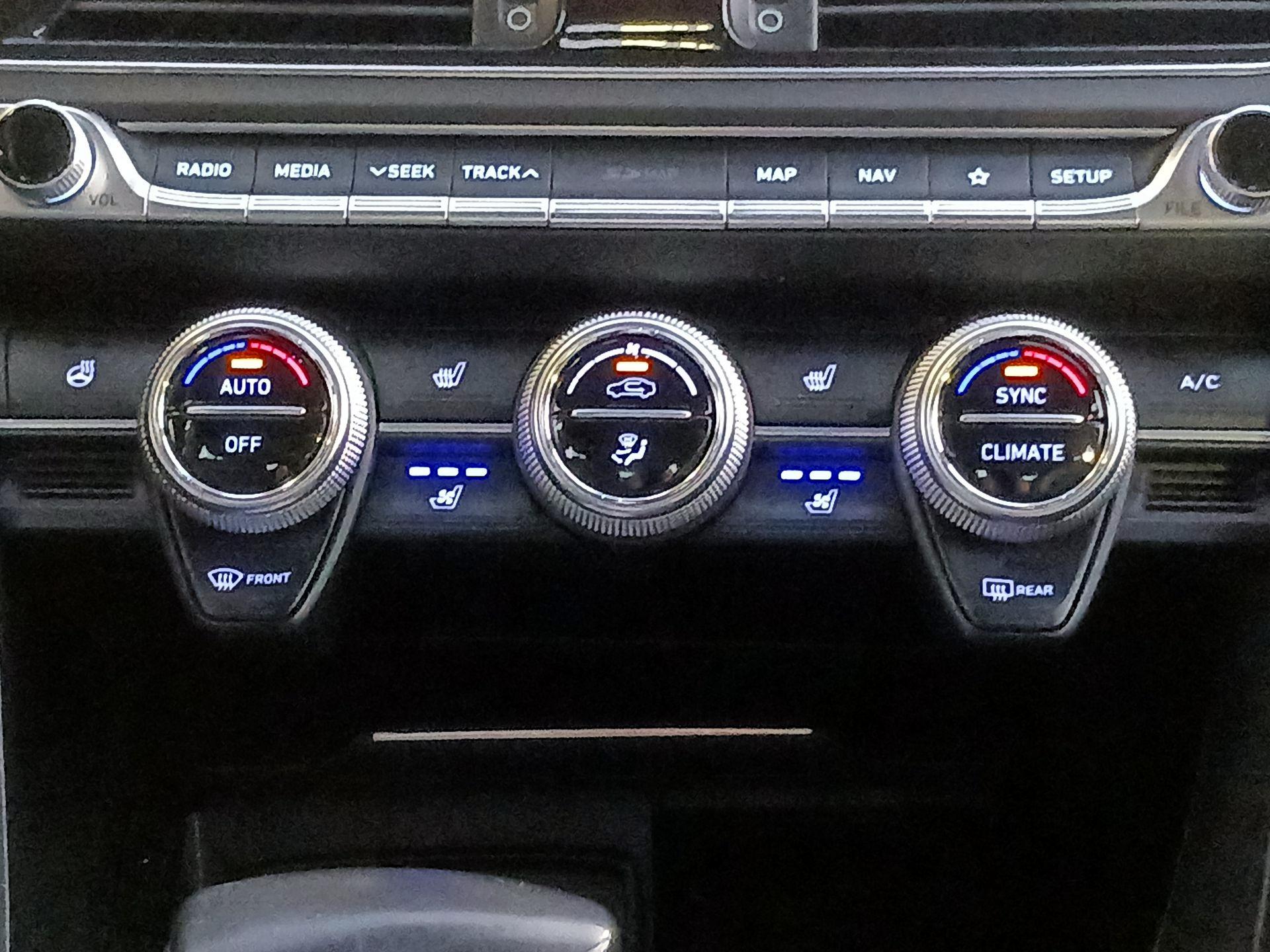 Thumbnail: 2019 Genesis G70 - 15