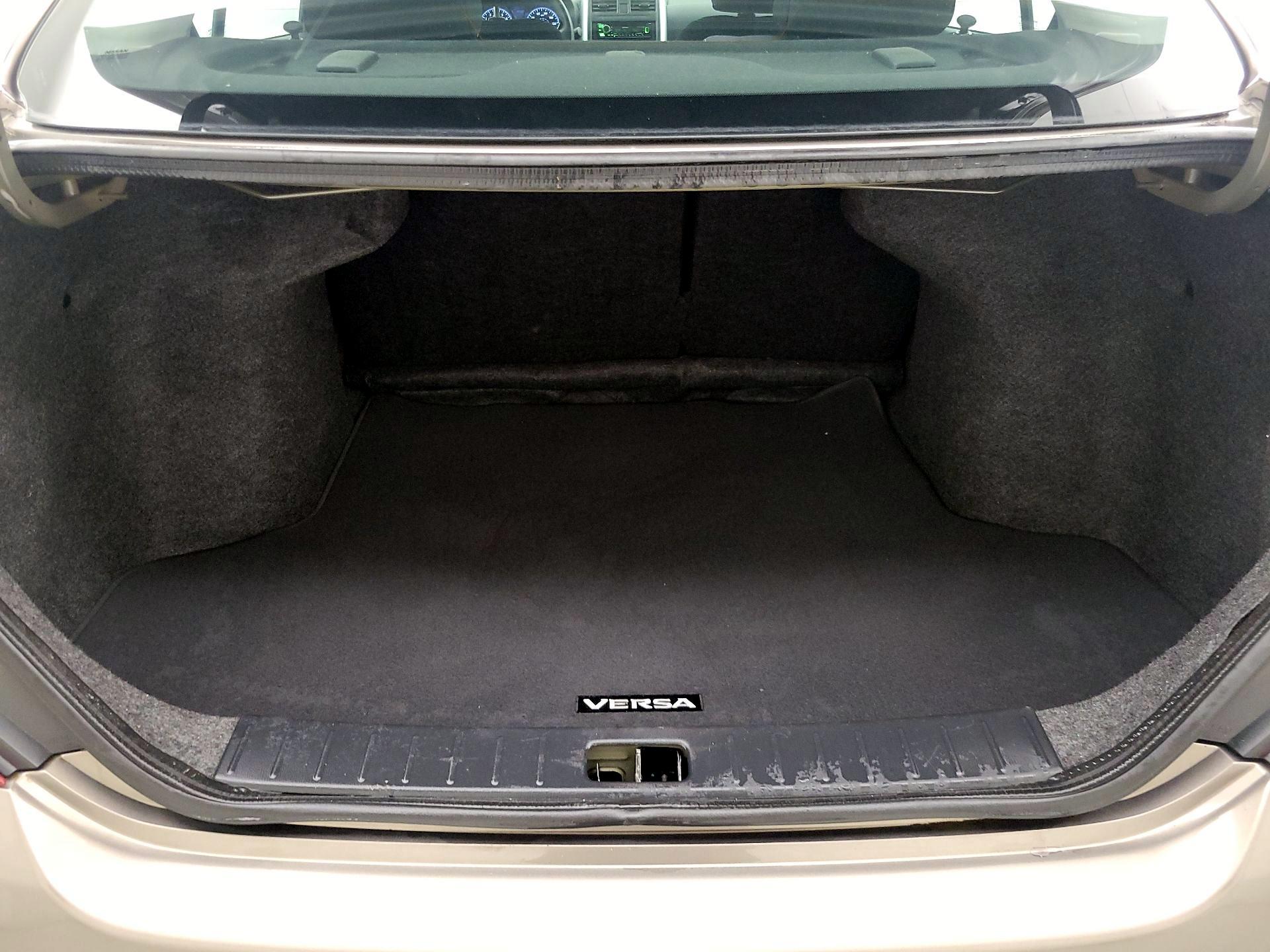 Thumbnail: 2015 Nissan Versa - 19