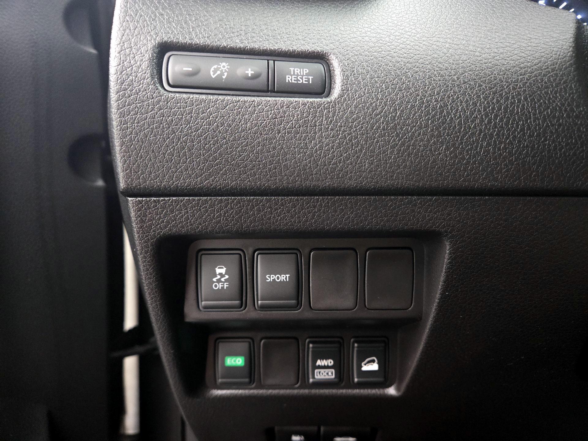 Thumbnail: 2015 Nissan Rogue - 13