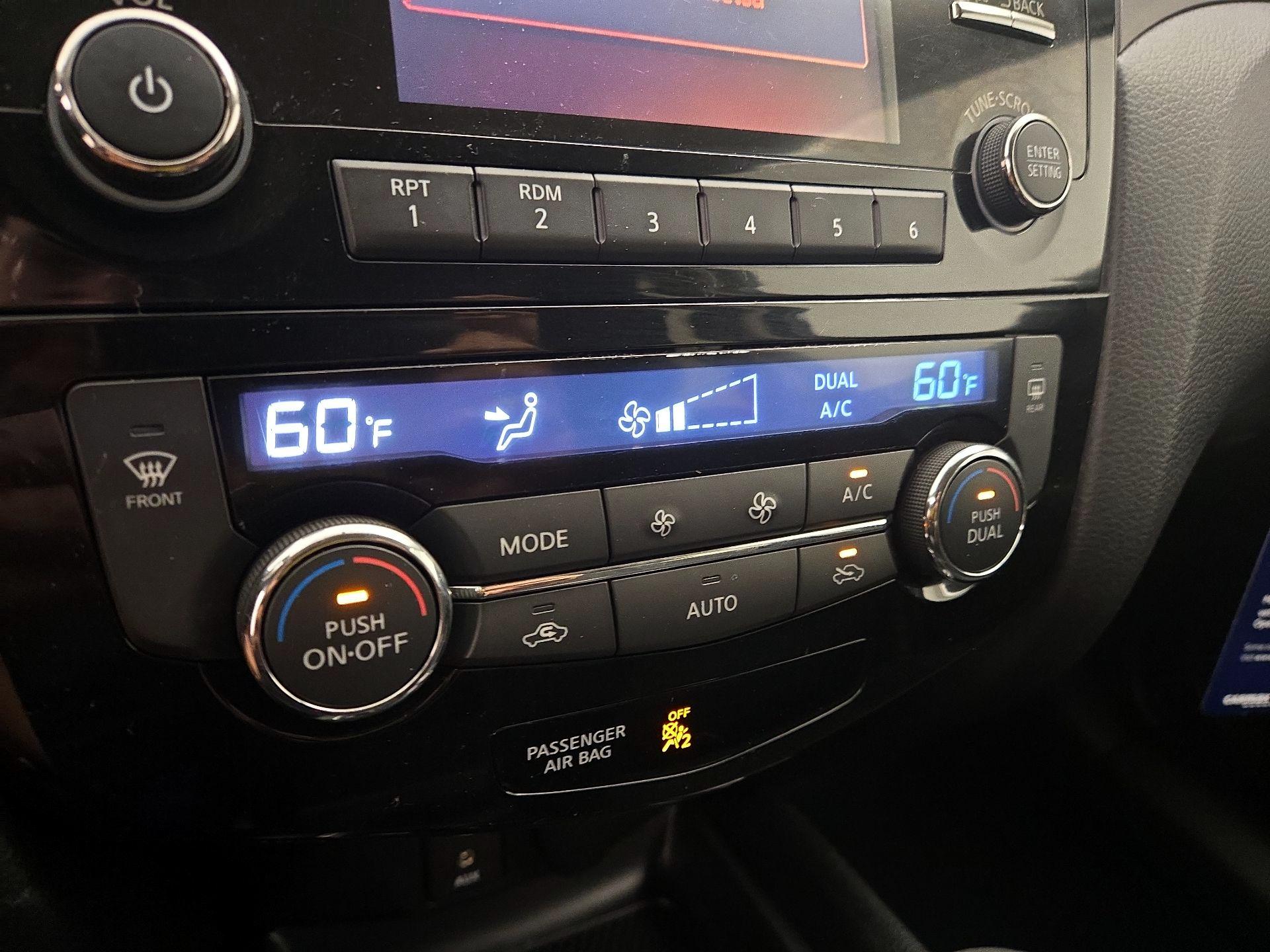 Thumbnail: 2015 Nissan Rogue - 16