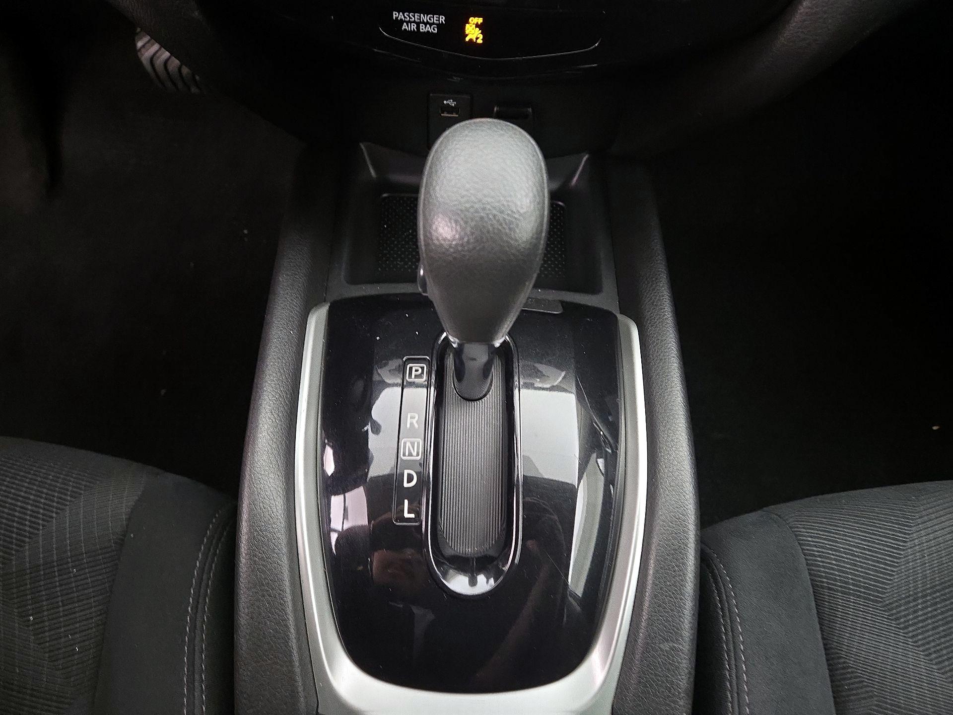 Thumbnail: 2015 Nissan Rogue - 17