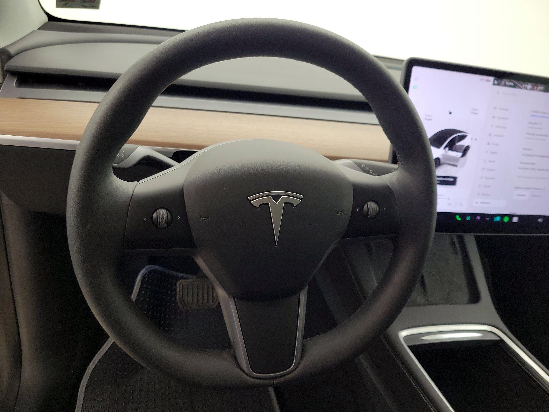 Thumbnail: 2023 Tesla Model Y - 10