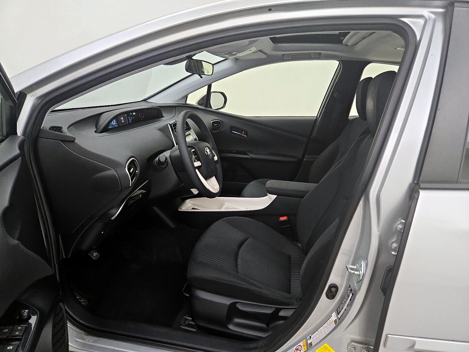 Thumbnail: 2016 Toyota Prius - 11