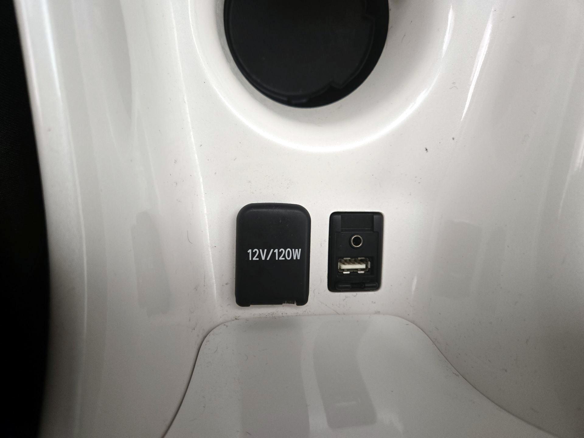 Thumbnail: 2016 Toyota Prius - 18