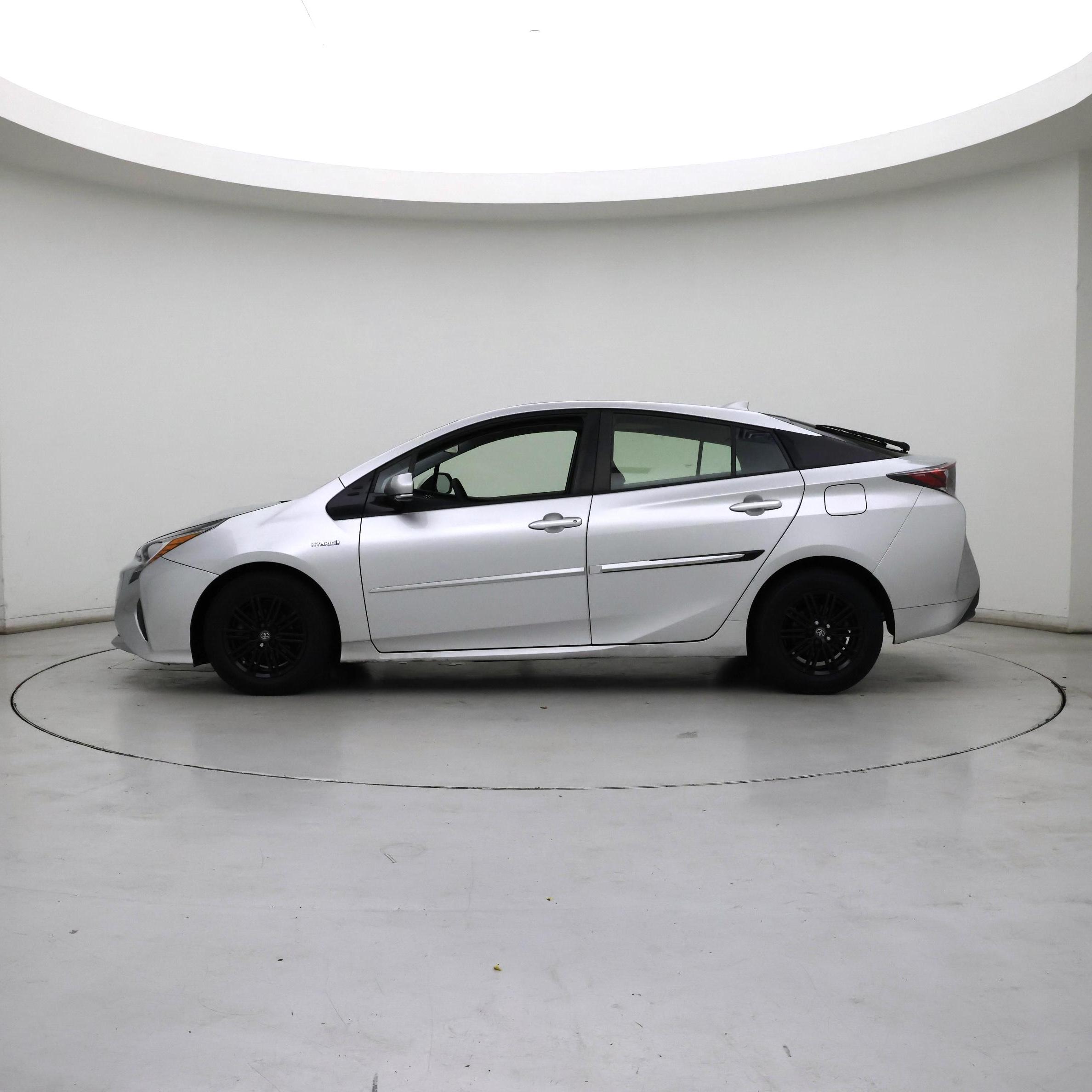 Thumbnail: 2016 Toyota Prius - 3