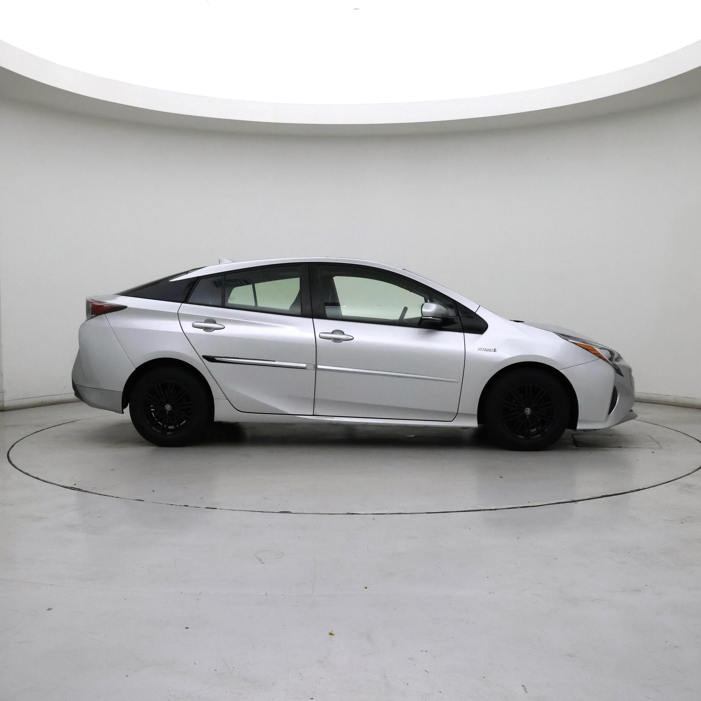 Thumbnail: 2016 Toyota Prius - 7