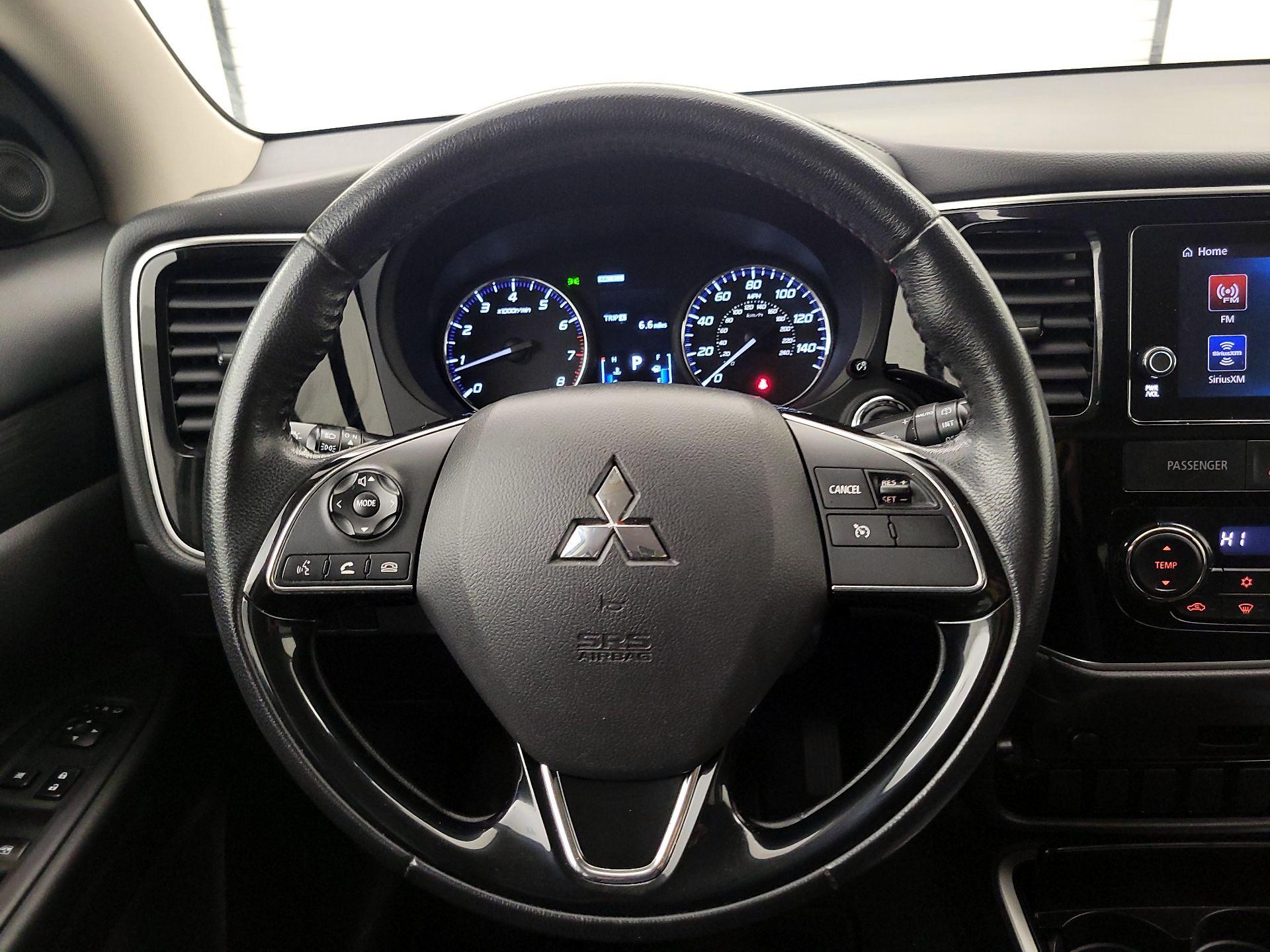 Thumbnail: 2017 Mitsubishi Outlander - 10