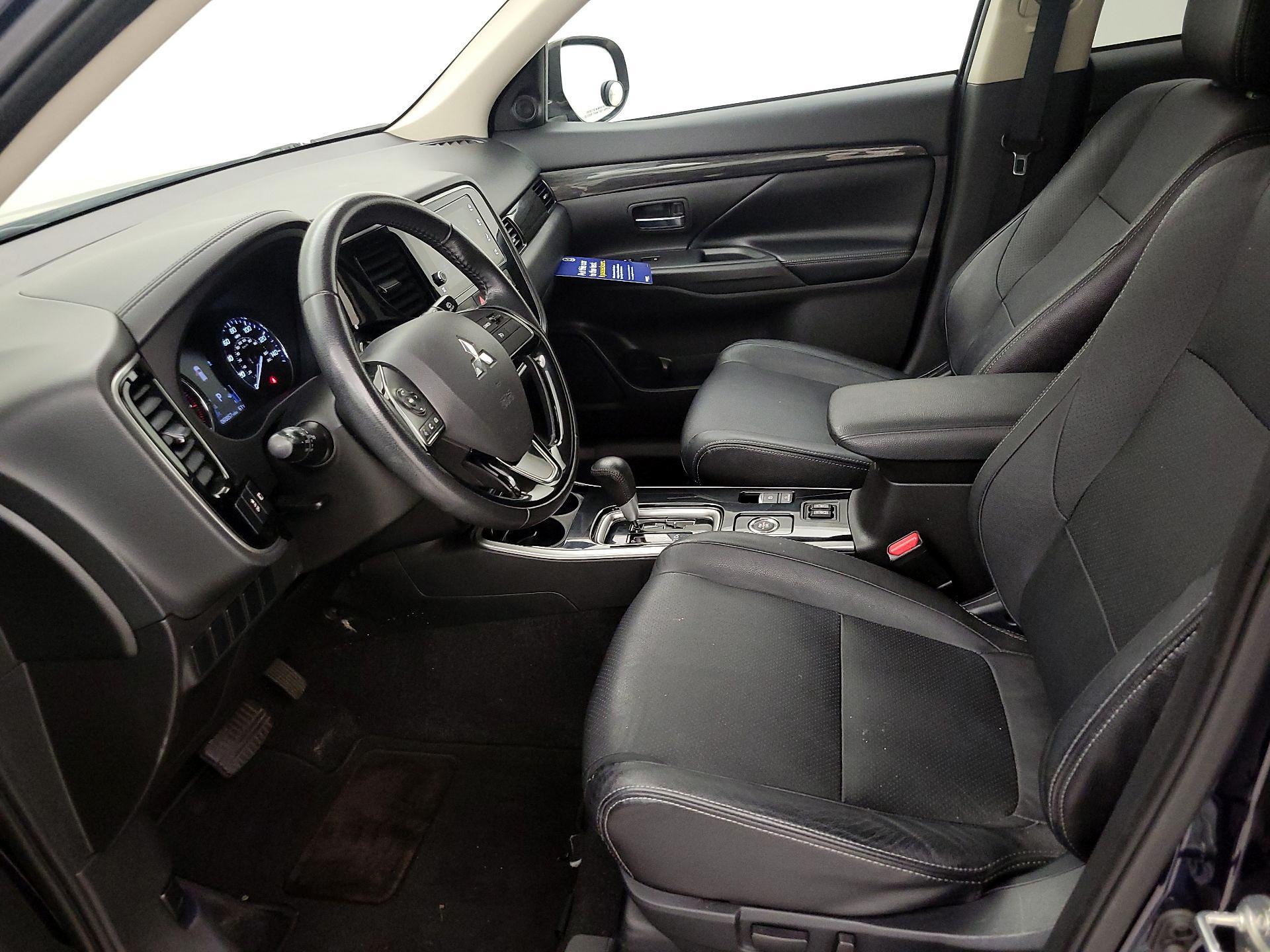 Thumbnail: 2017 Mitsubishi Outlander - 11