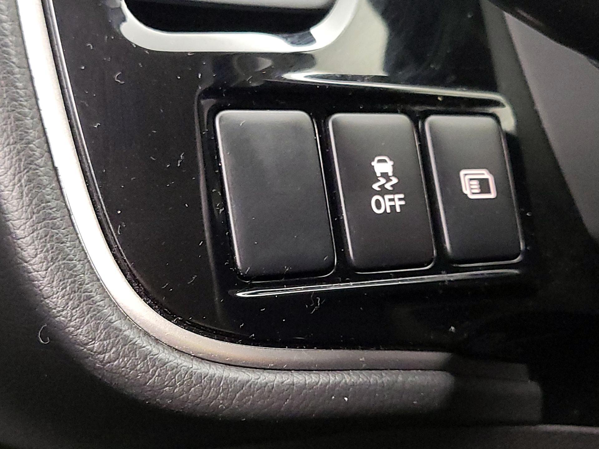 Thumbnail: 2017 Mitsubishi Outlander - 13