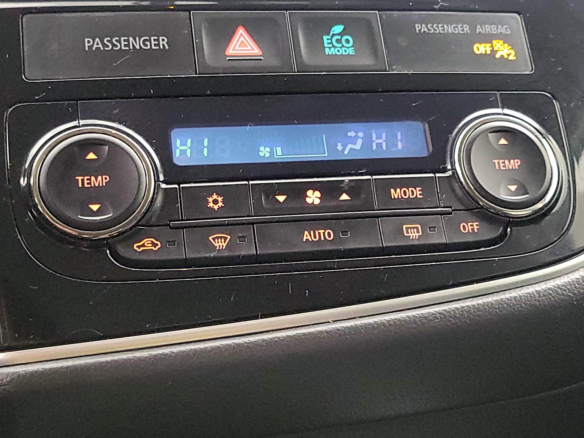 Thumbnail: 2017 Mitsubishi Outlander - 17