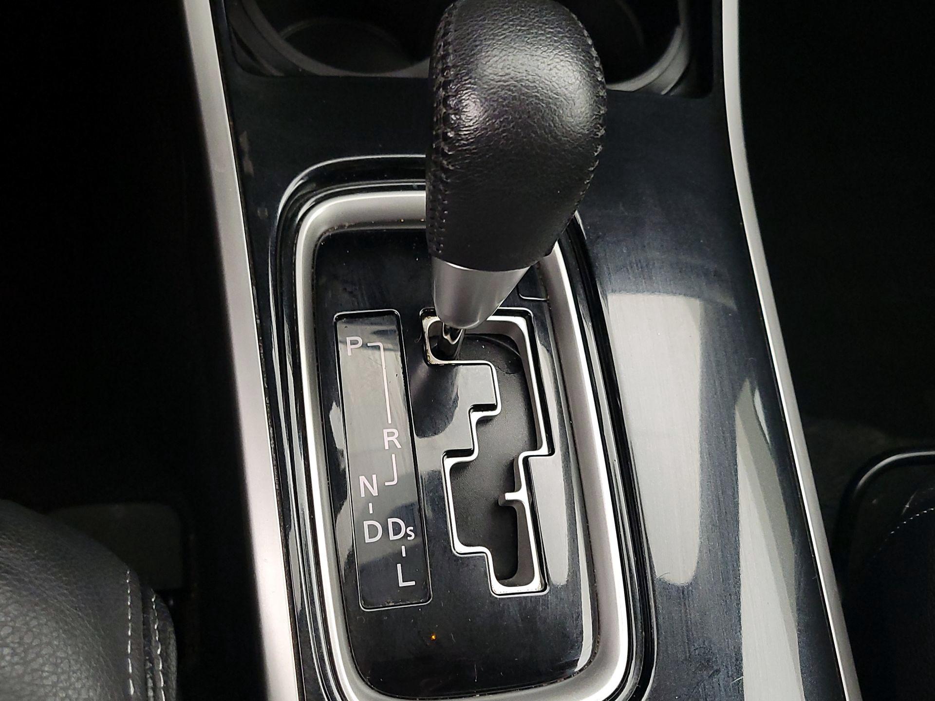 Thumbnail: 2017 Mitsubishi Outlander - 18