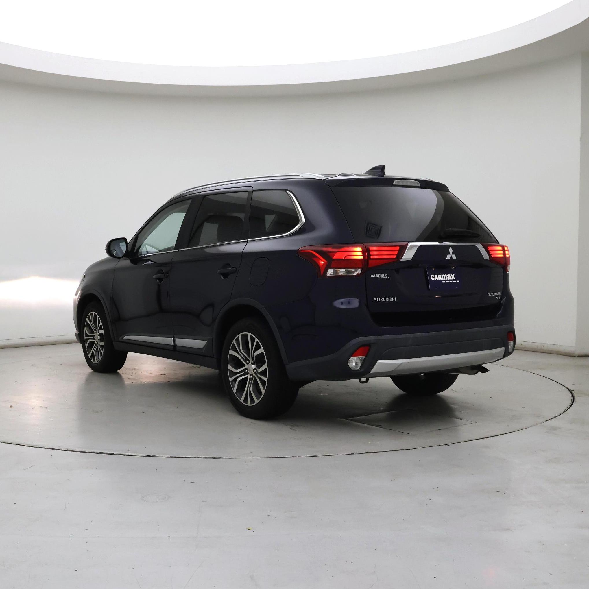 Thumbnail: 2017 Mitsubishi Outlander - 2