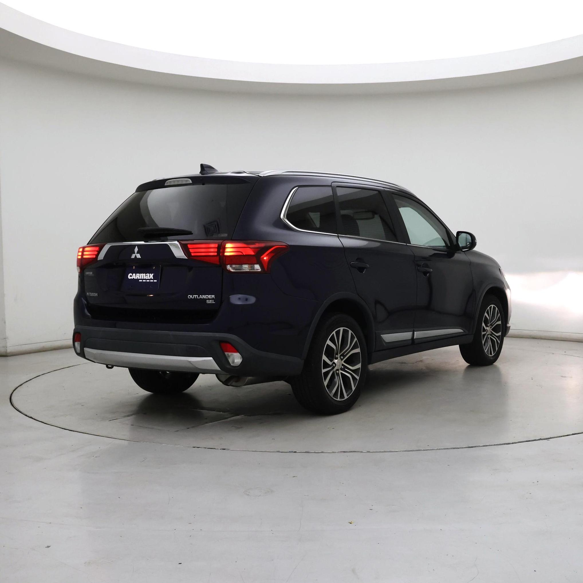 Thumbnail: 2017 Mitsubishi Outlander - 8