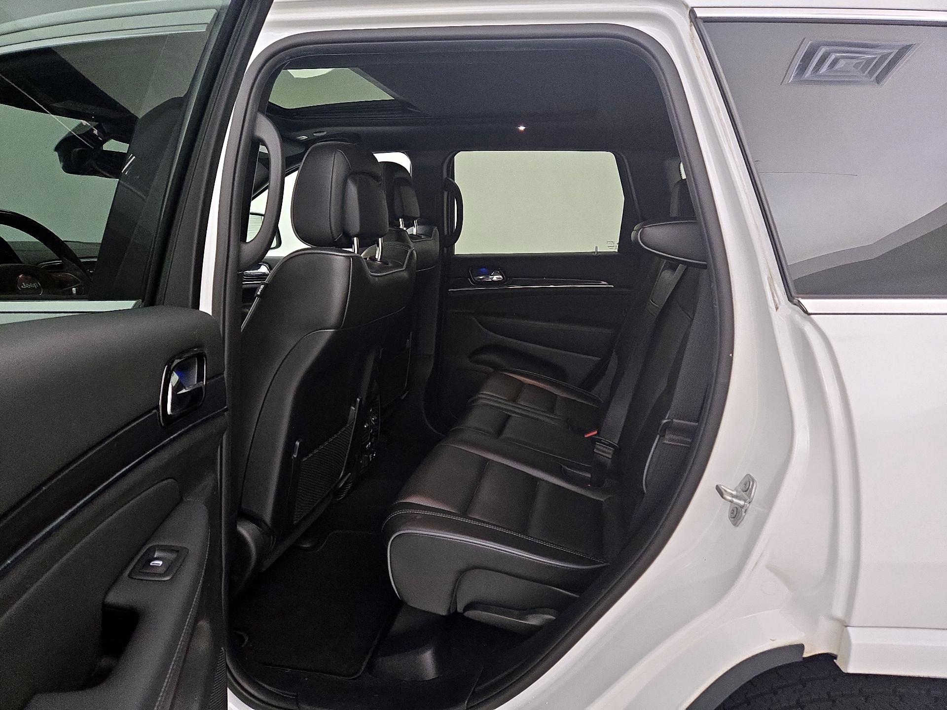 Thumbnail: 2020 Jeep Grand Cherokee - 20