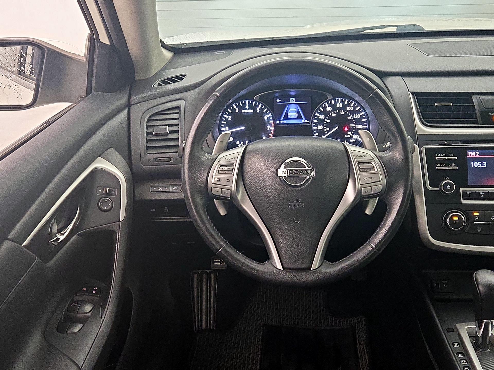 Thumbnail: 2016 Nissan Altima - 10