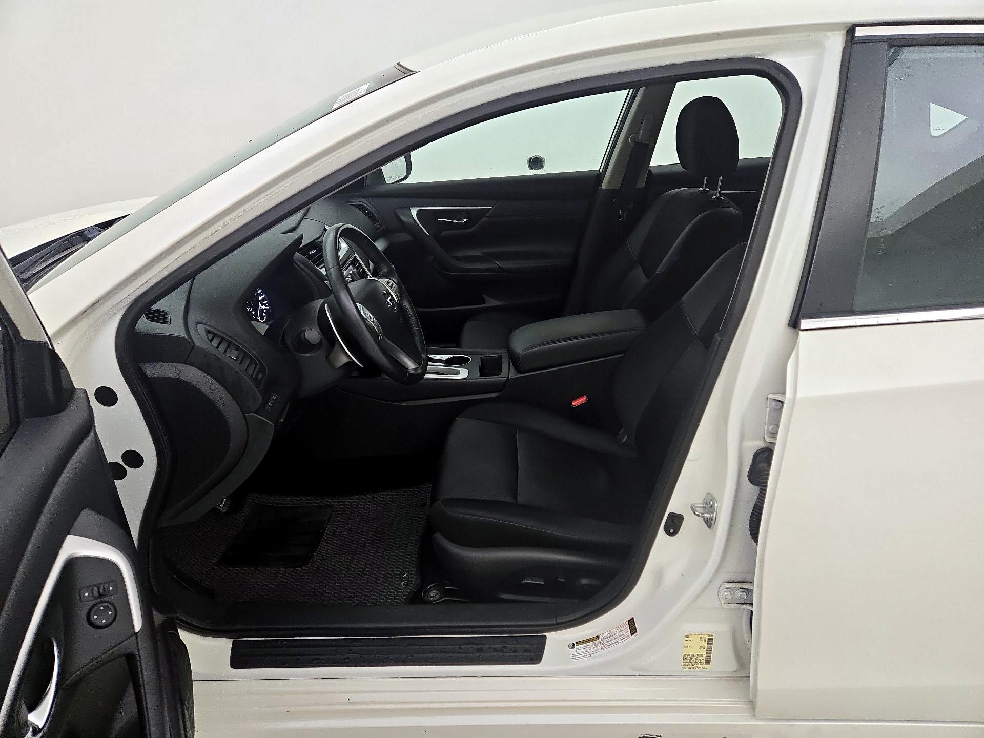 Thumbnail: 2016 Nissan Altima - 11