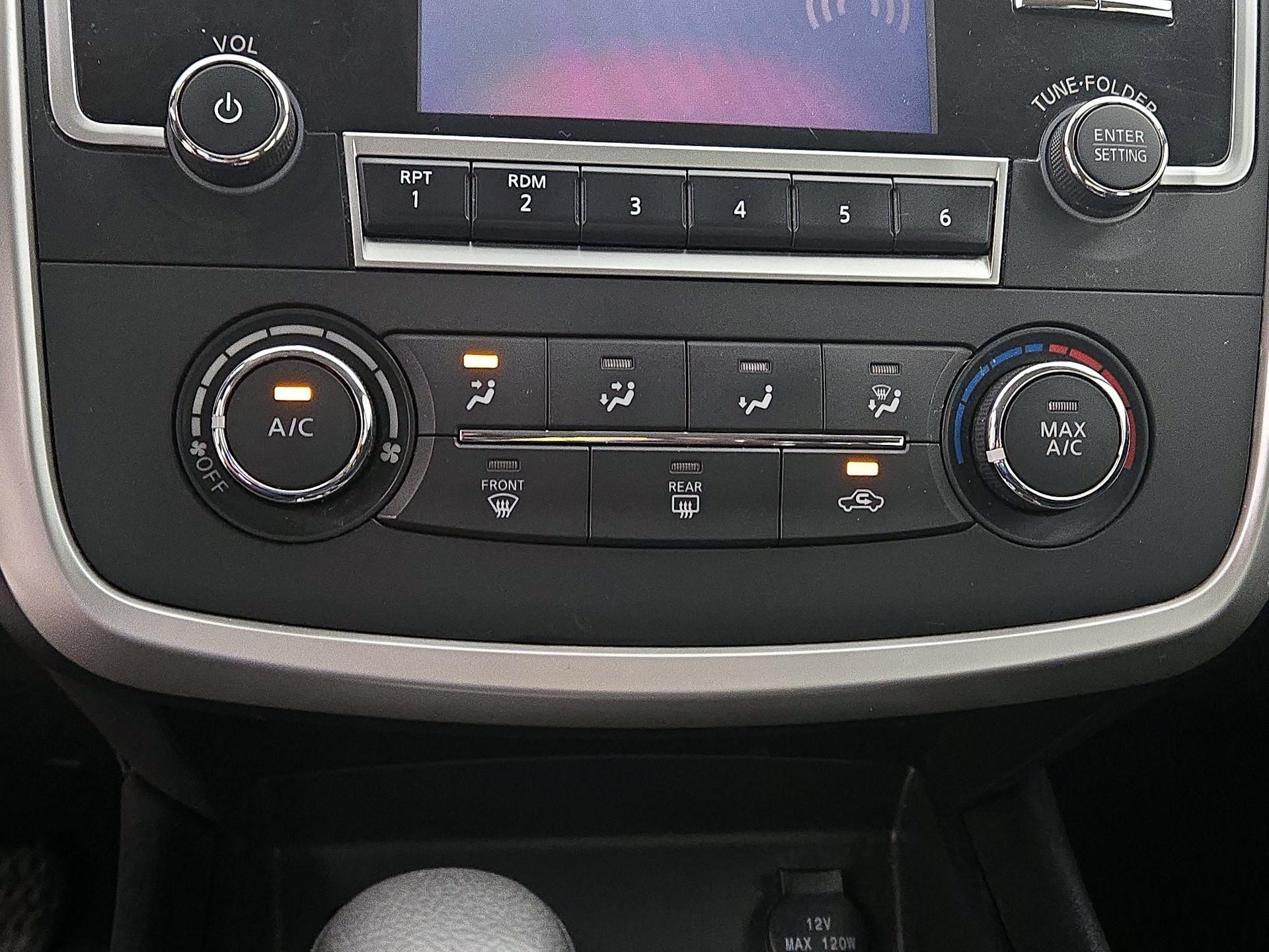Thumbnail: 2016 Nissan Altima - 16