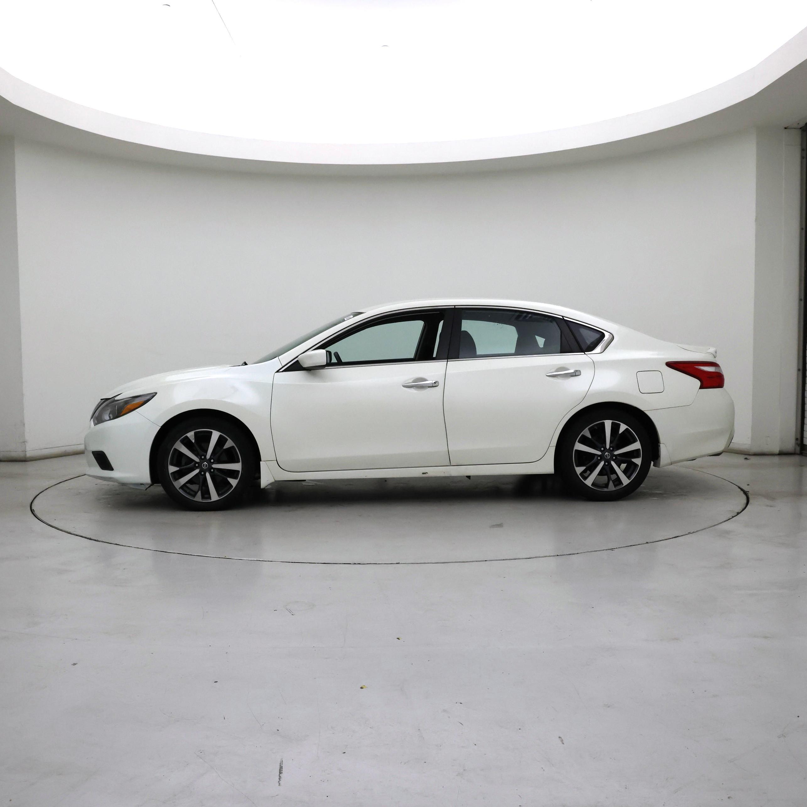 Thumbnail: 2016 Nissan Altima - 3