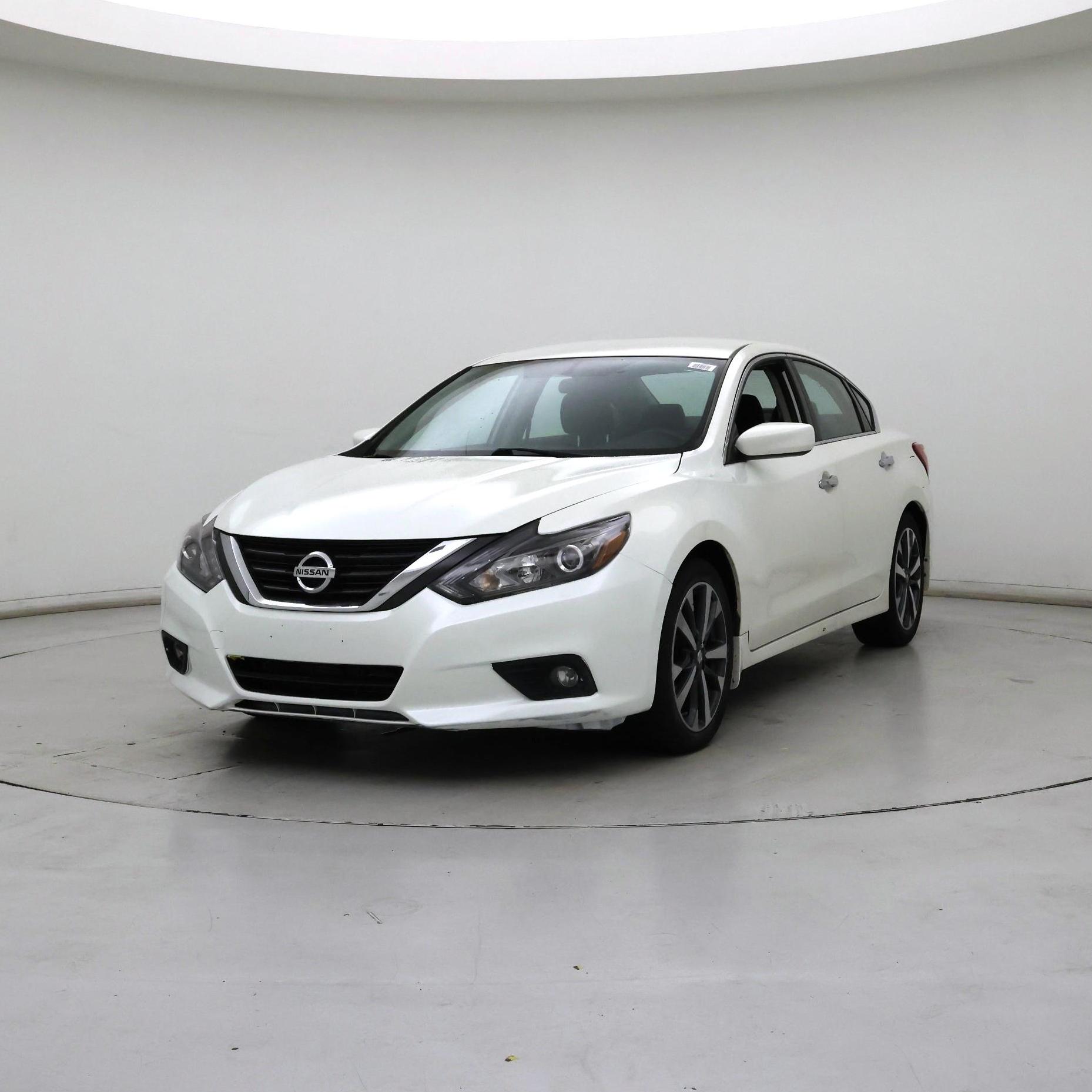 Thumbnail: 2016 Nissan Altima - 4