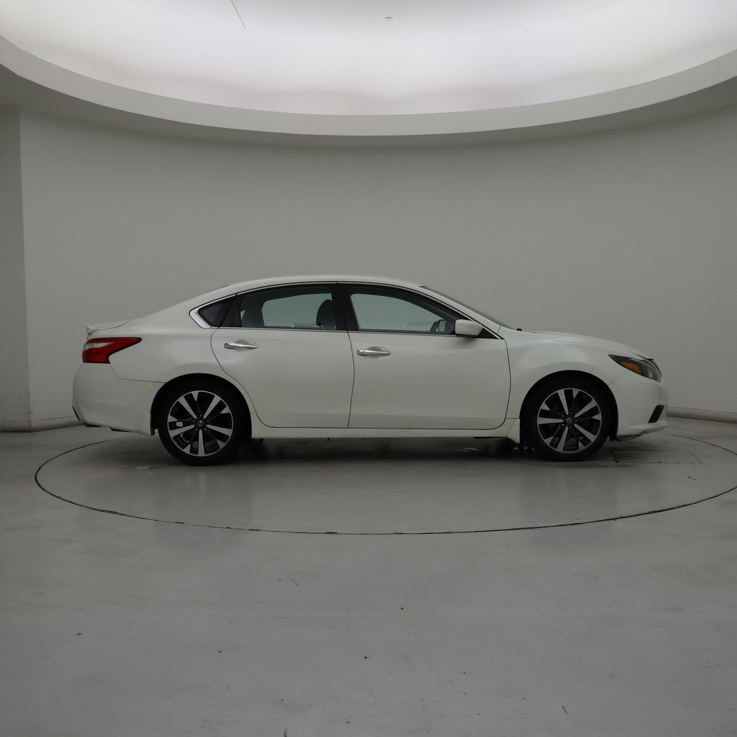Thumbnail: 2016 Nissan Altima - 7