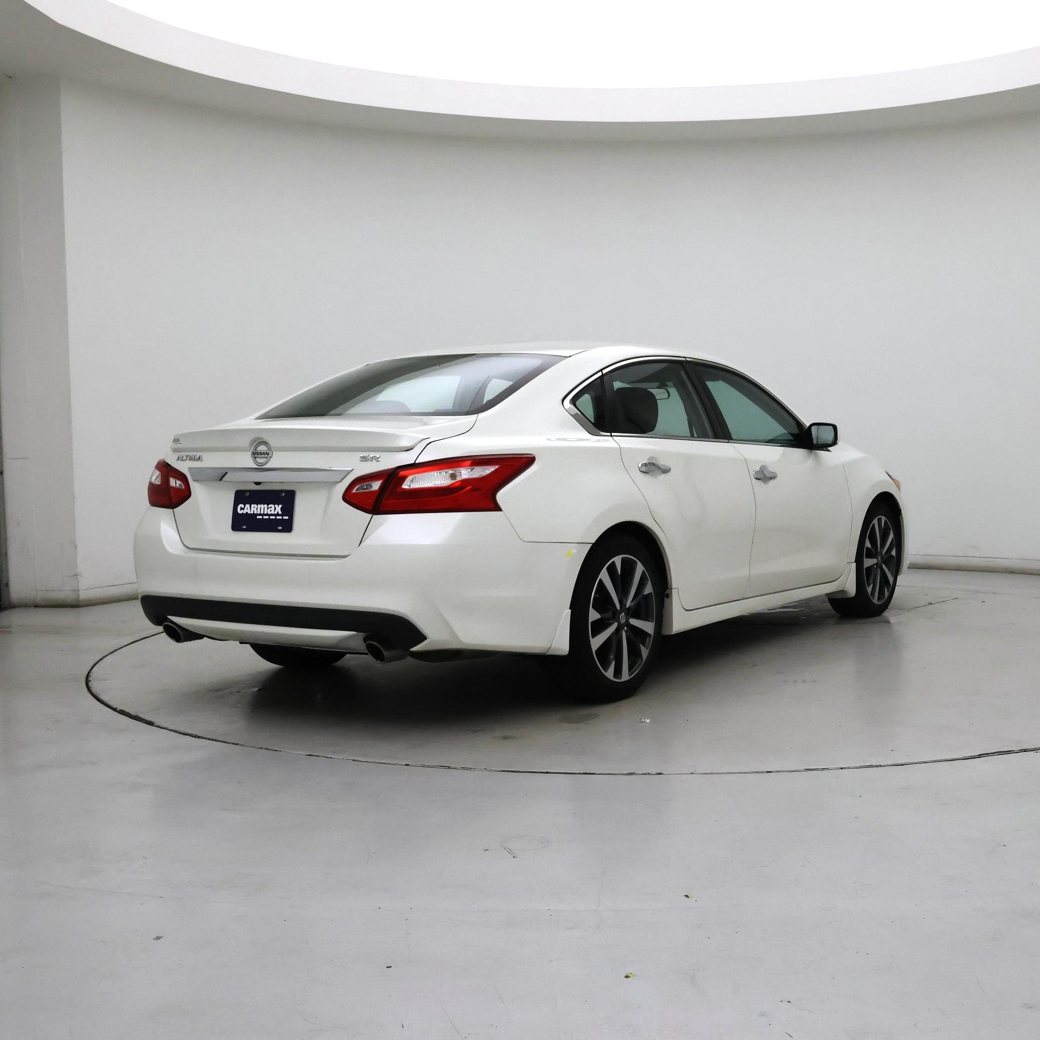 Thumbnail: 2016 Nissan Altima - 8