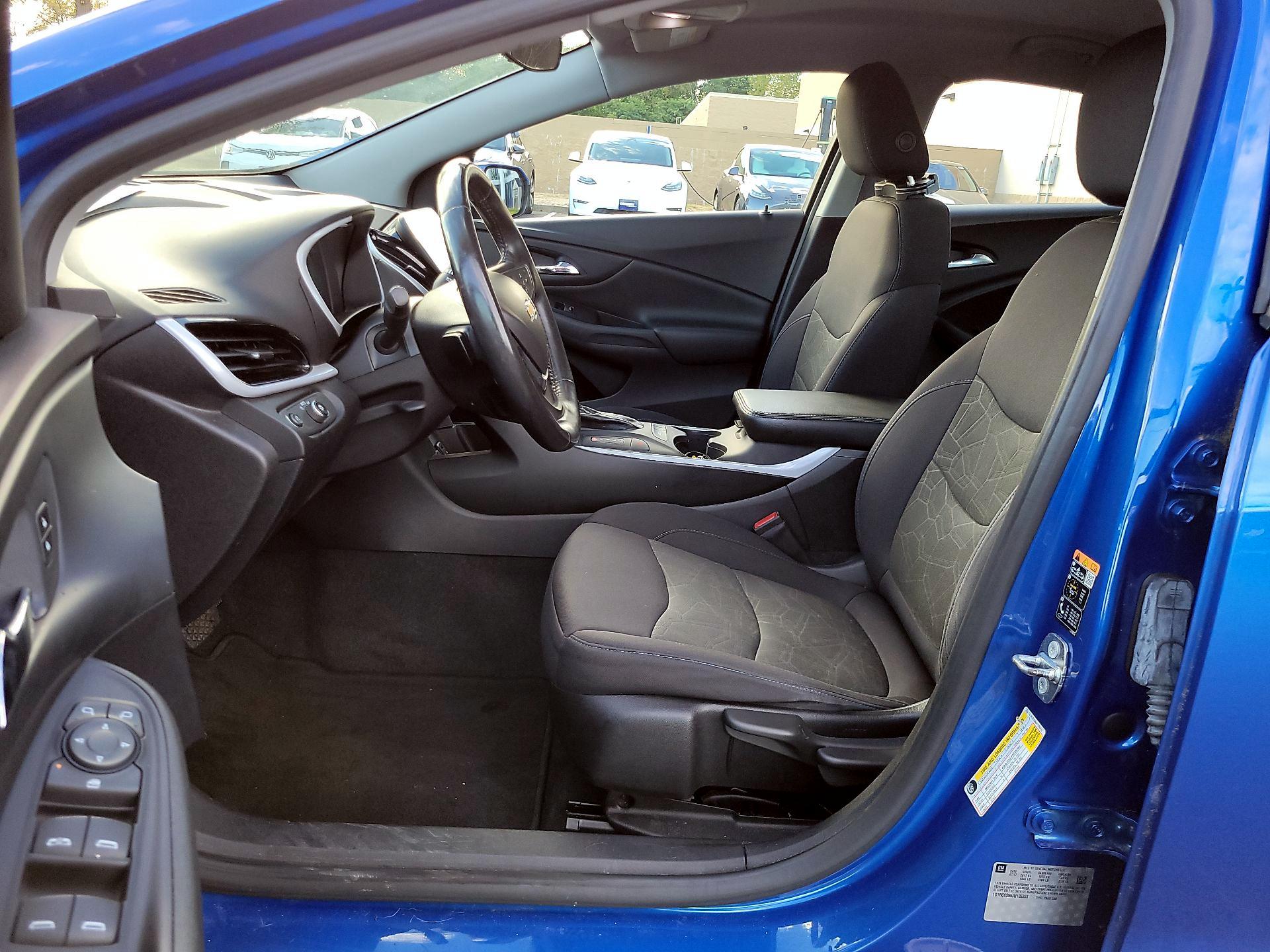Thumbnail: 2018 Chevrolet Volt - 9