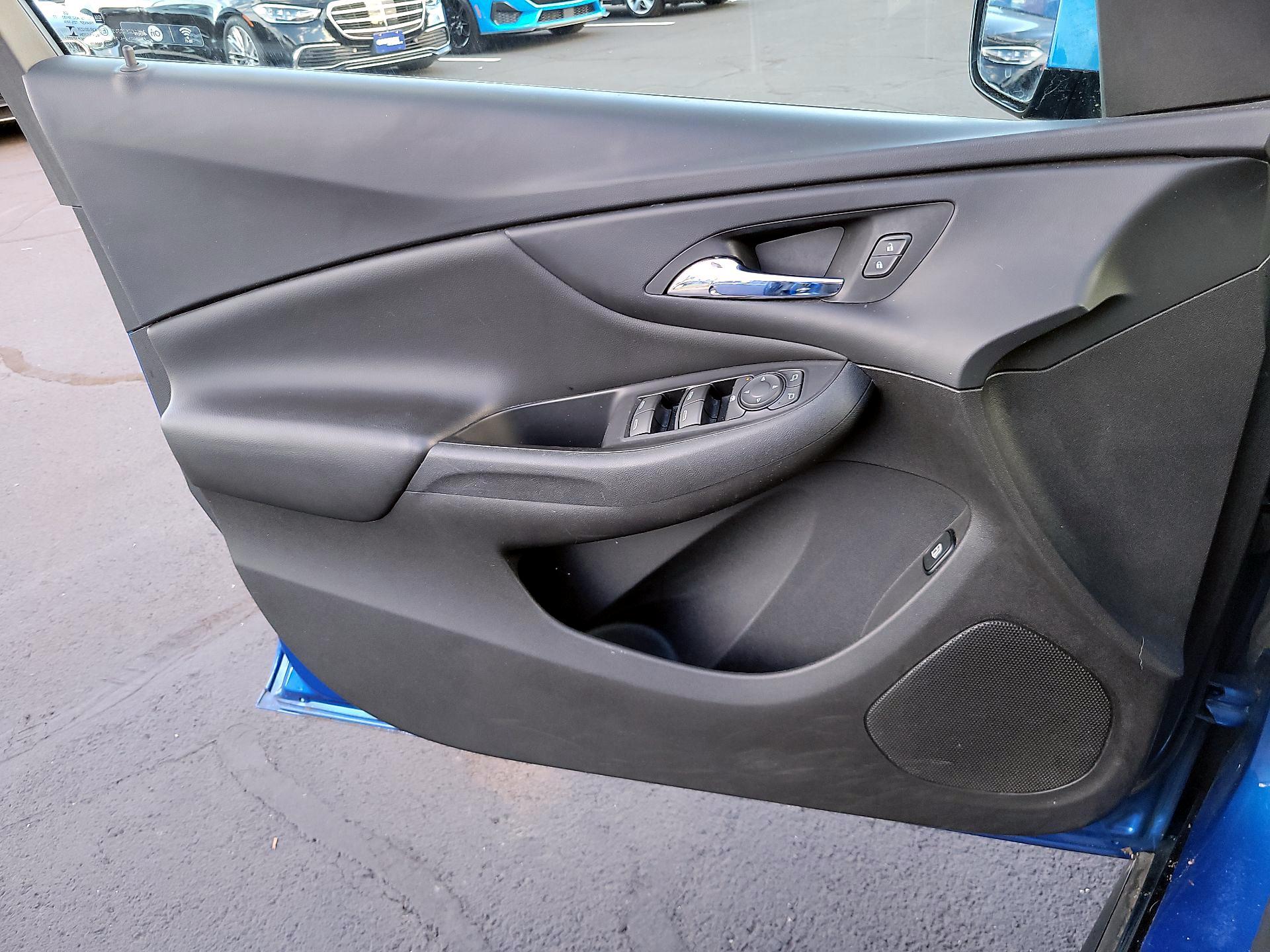 Thumbnail: 2018 Chevrolet Volt - 10