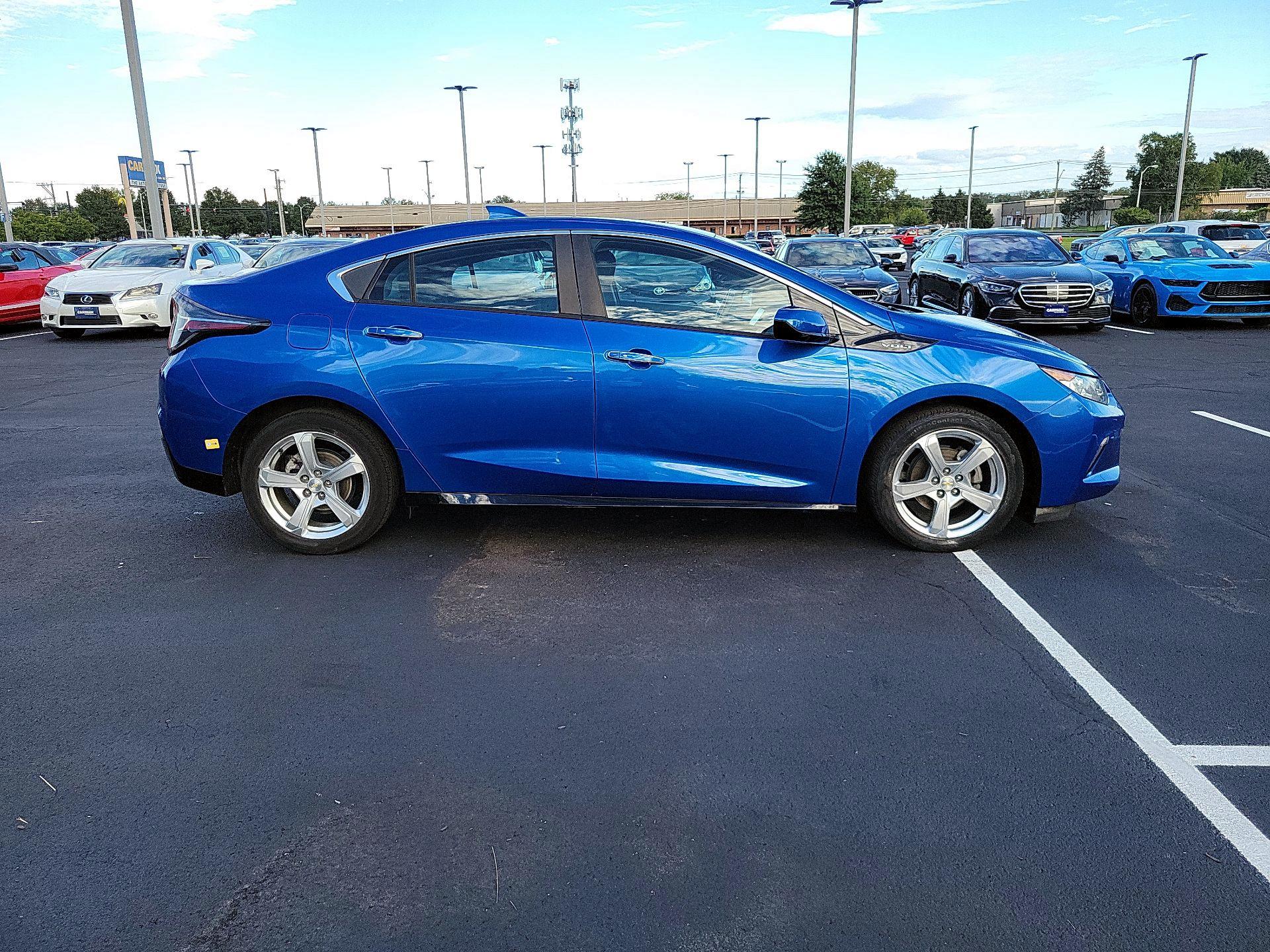 Thumbnail: 2018 Chevrolet Volt - 4