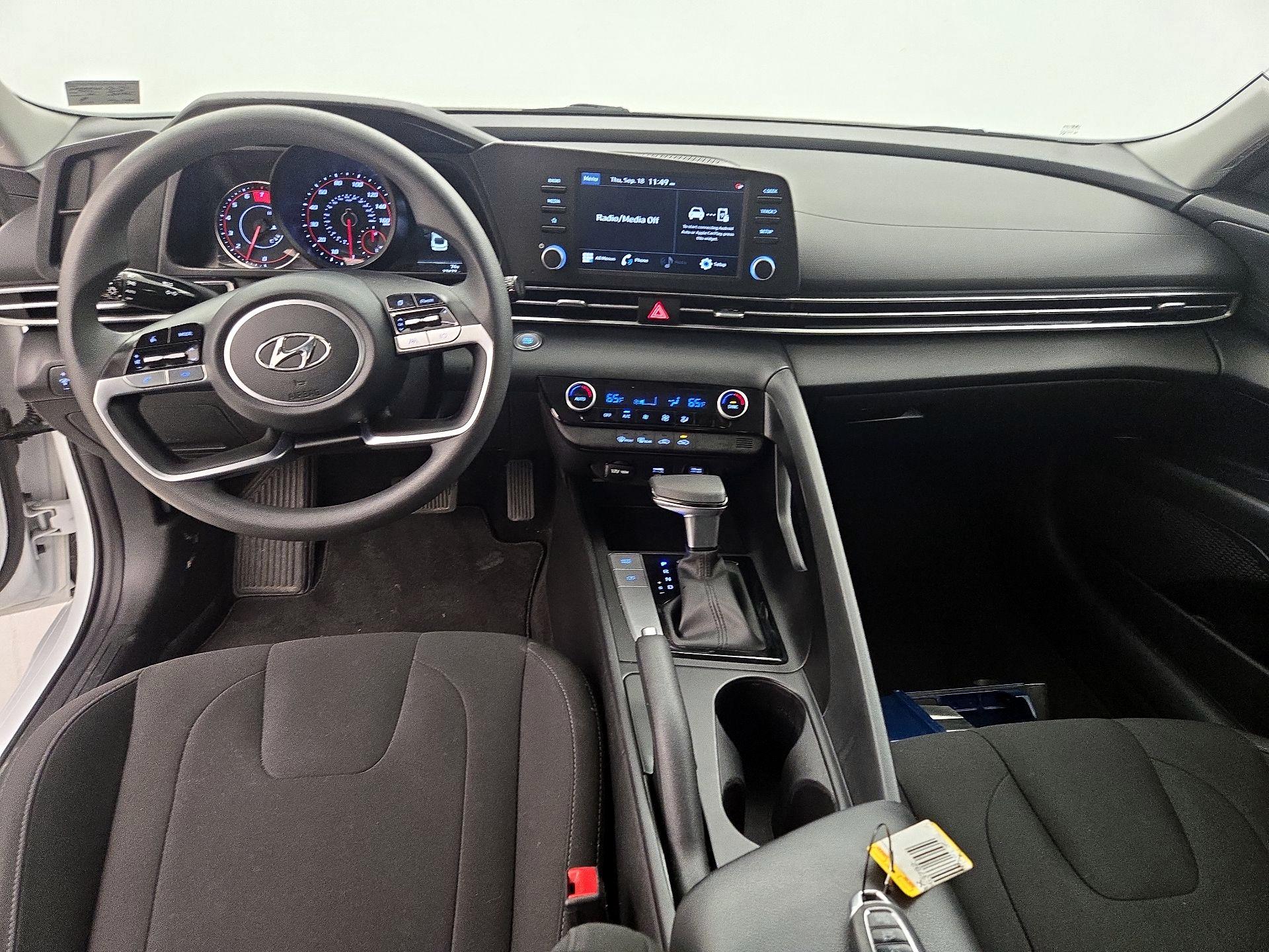 Thumbnail: 2022 Hyundai Elantra - 9