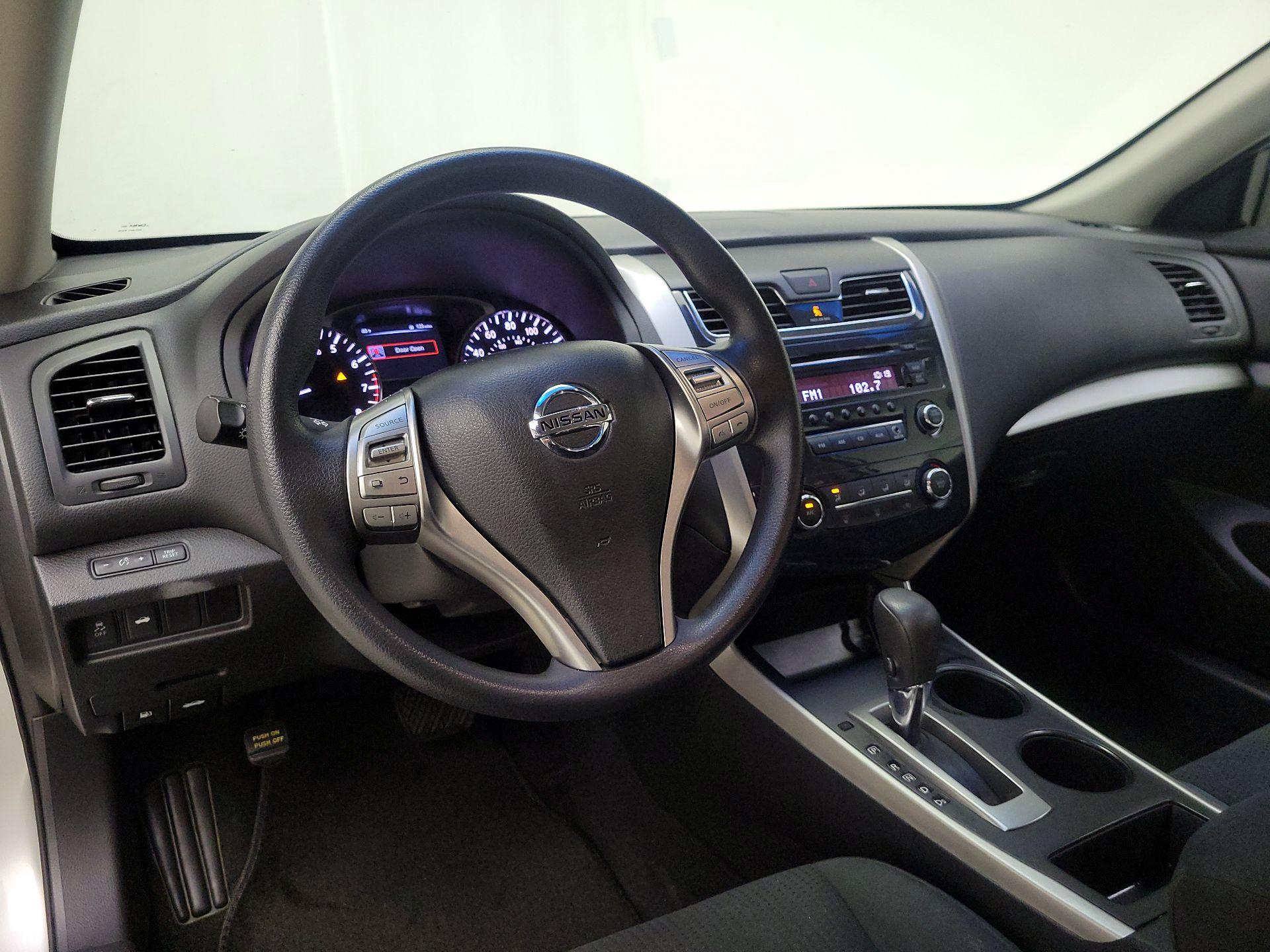 Thumbnail: 2015 Nissan Altima - 9