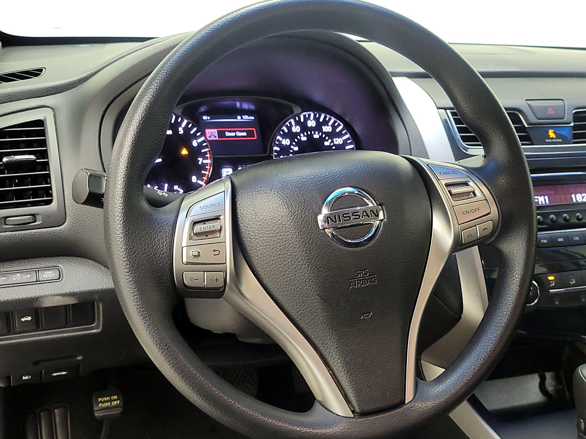 Thumbnail: 2015 Nissan Altima - 10