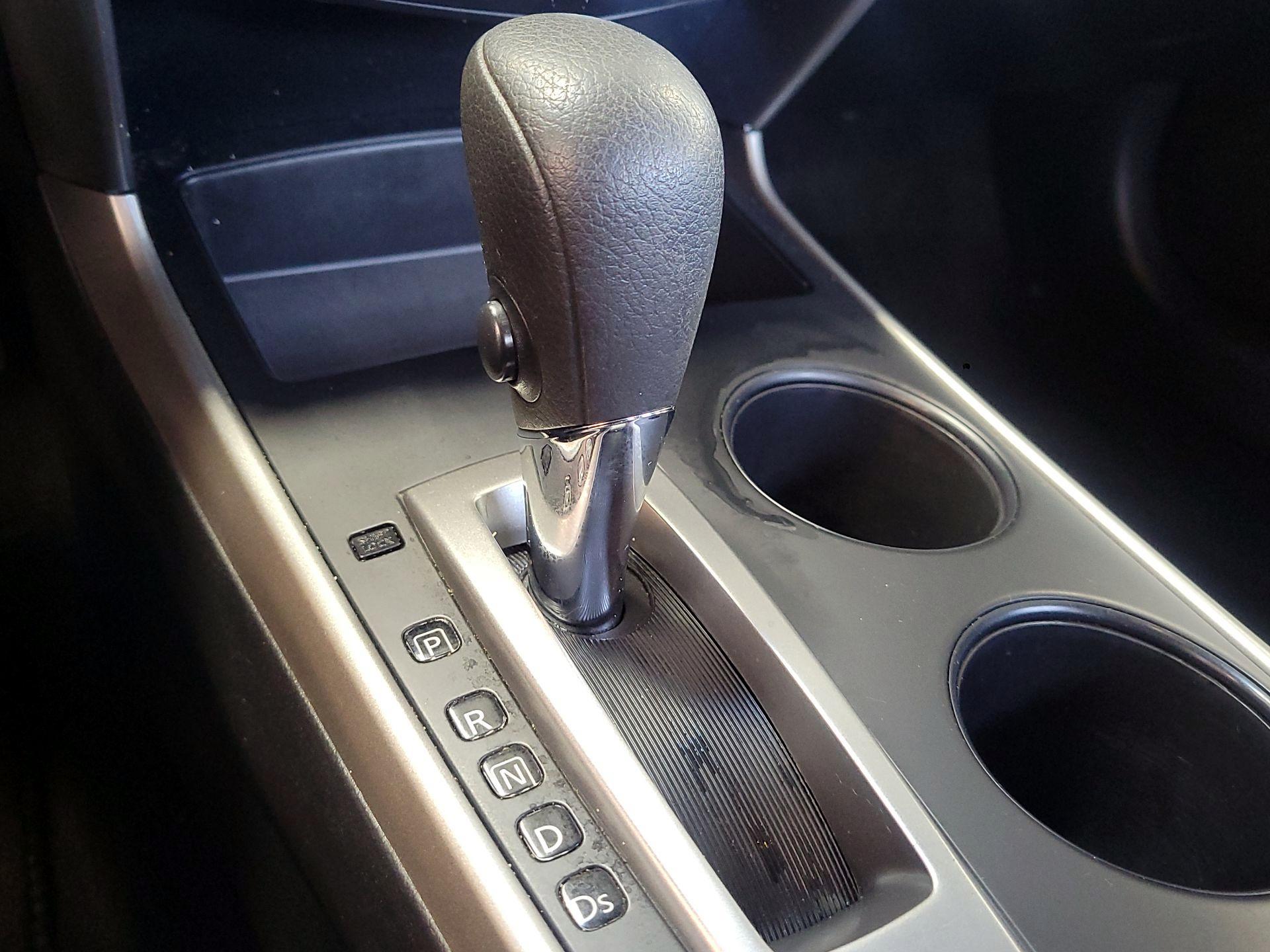Thumbnail: 2015 Nissan Altima - 16