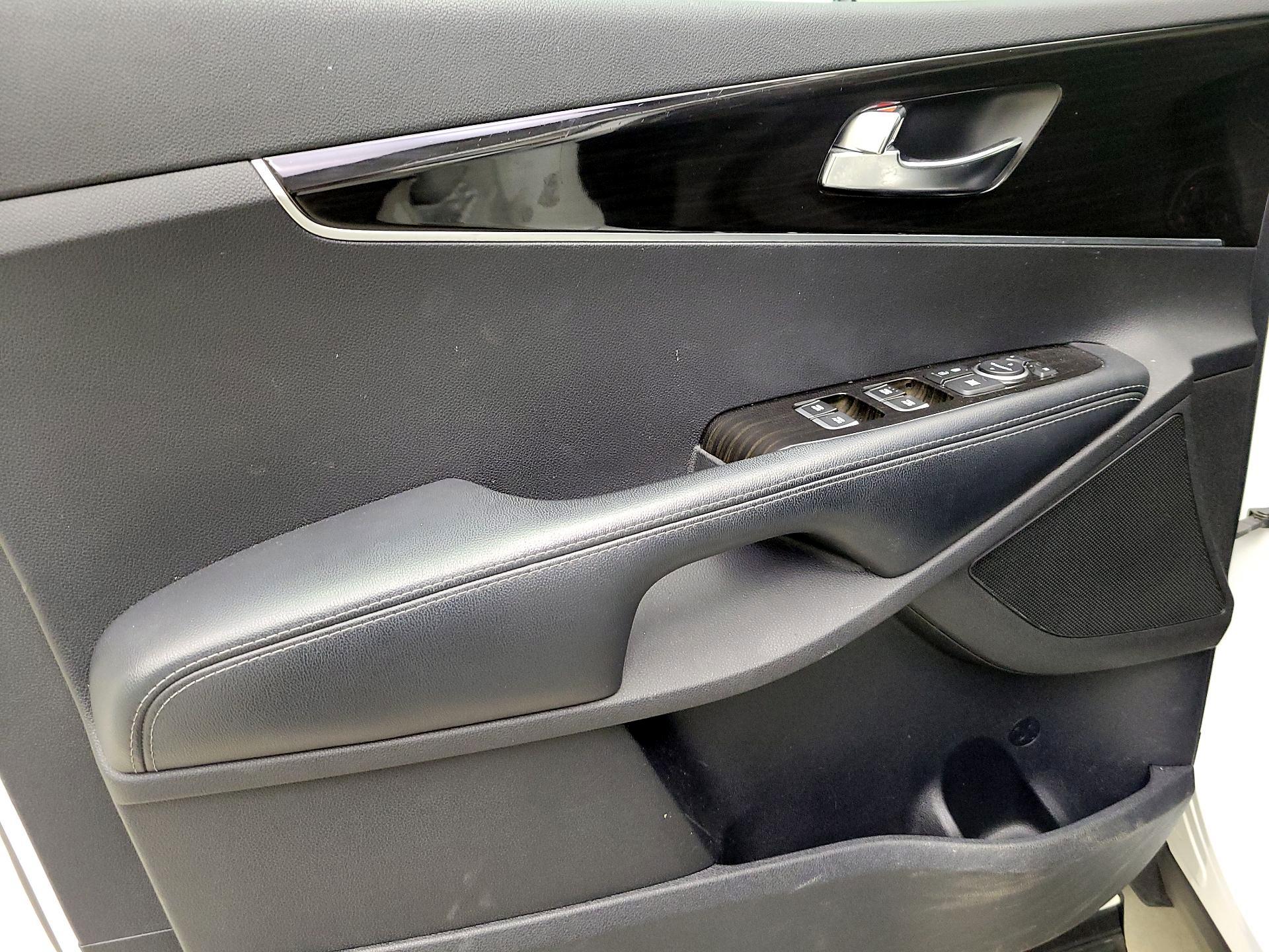 Thumbnail: 2019 Kia Sorento - 12