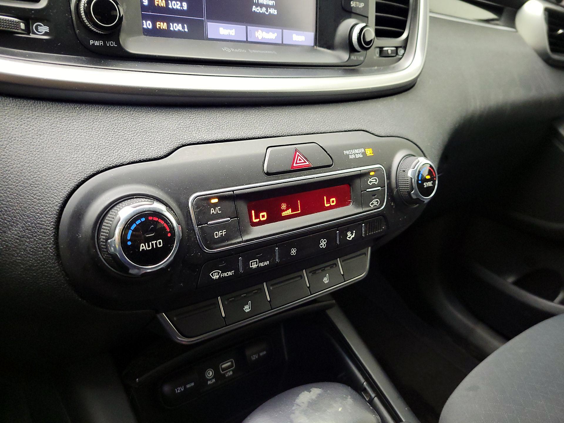 Thumbnail: 2019 Kia Sorento - 16
