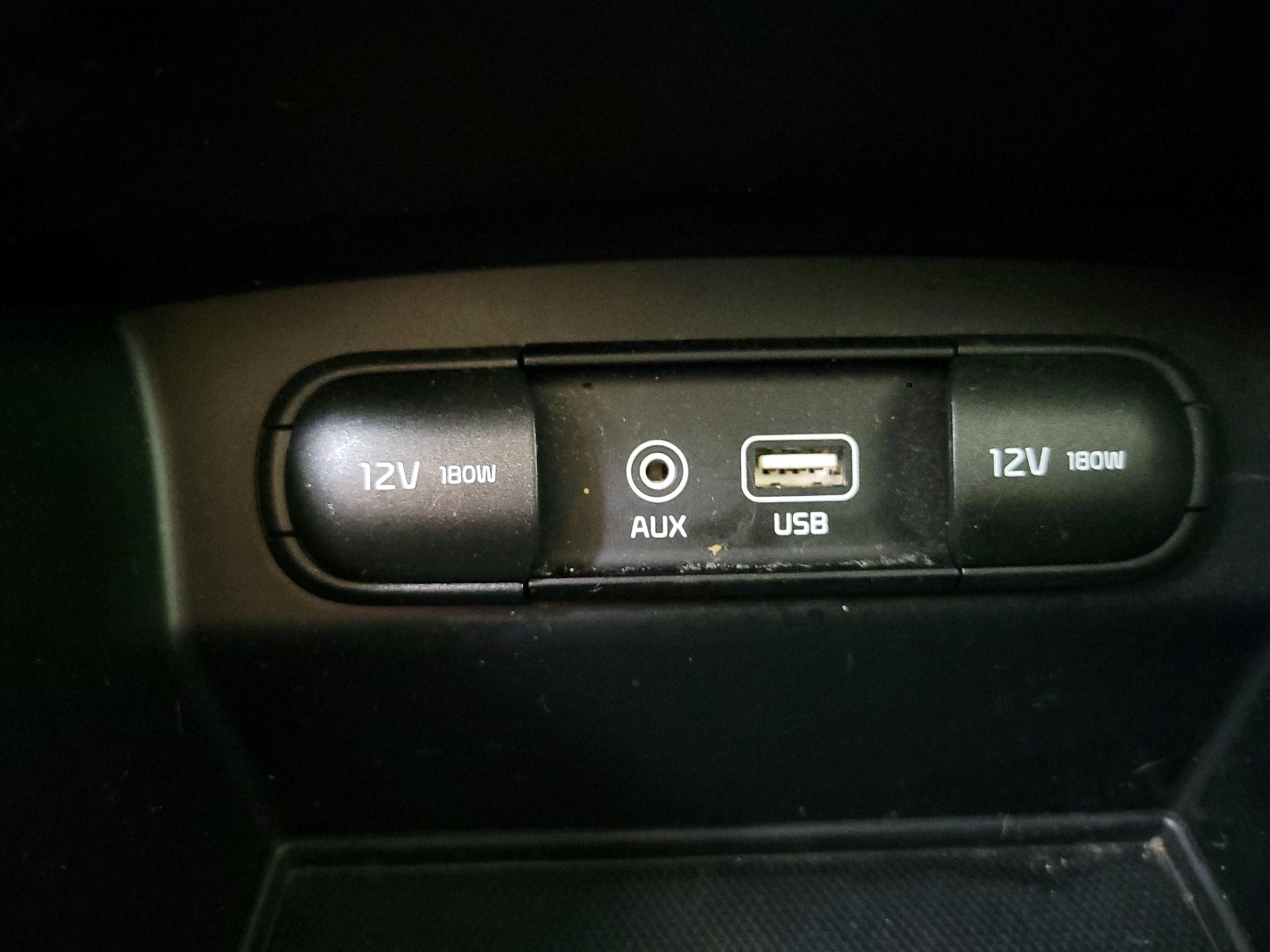 Thumbnail: 2019 Kia Sorento - 18