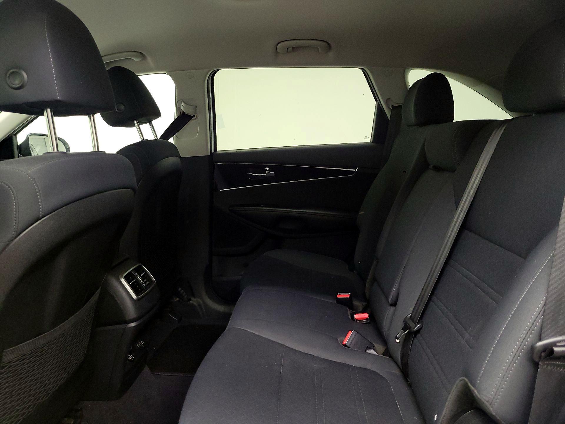 Thumbnail: 2019 Kia Sorento - 19