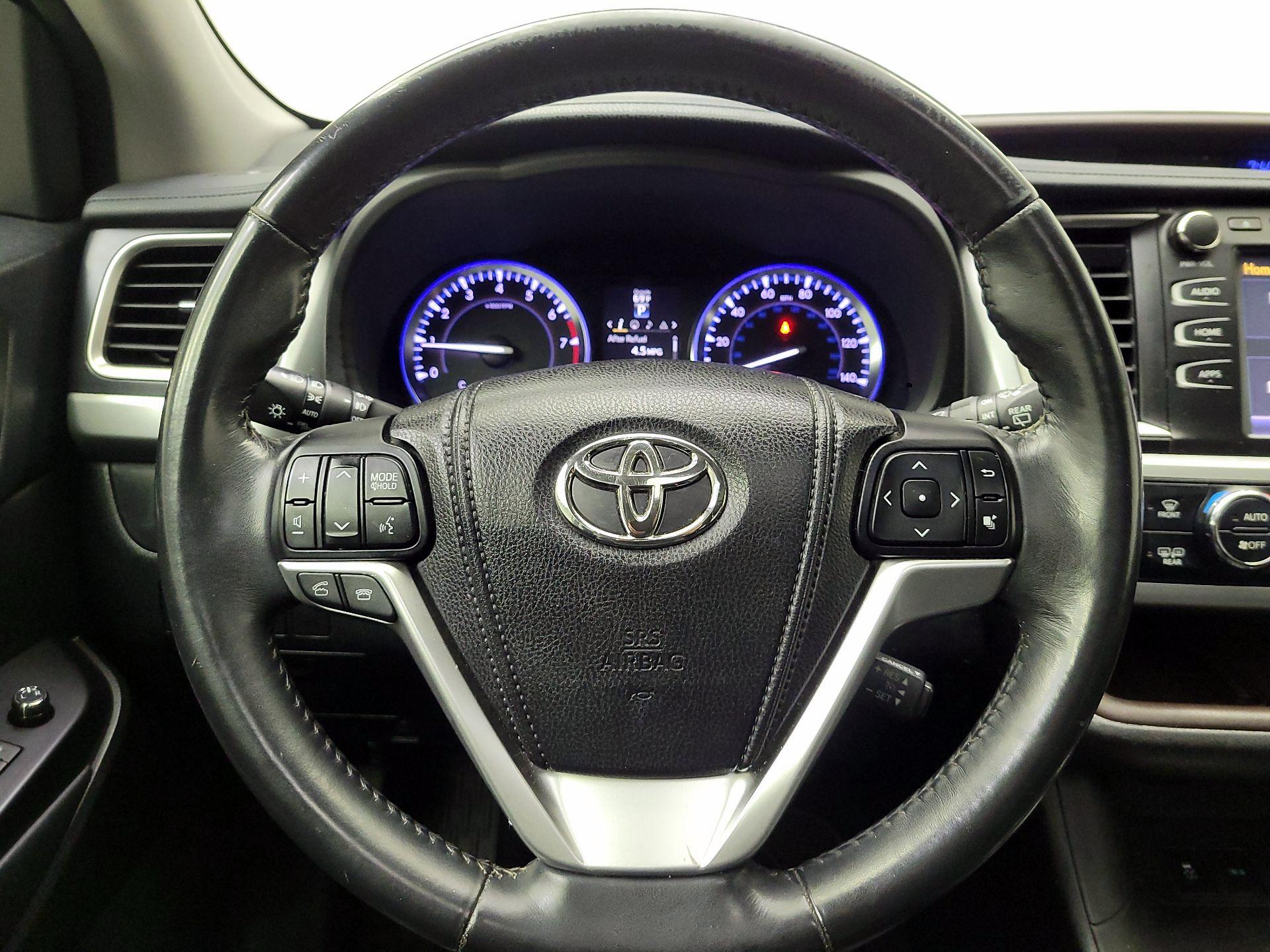 Thumbnail: 2014 Toyota Highlander - 10