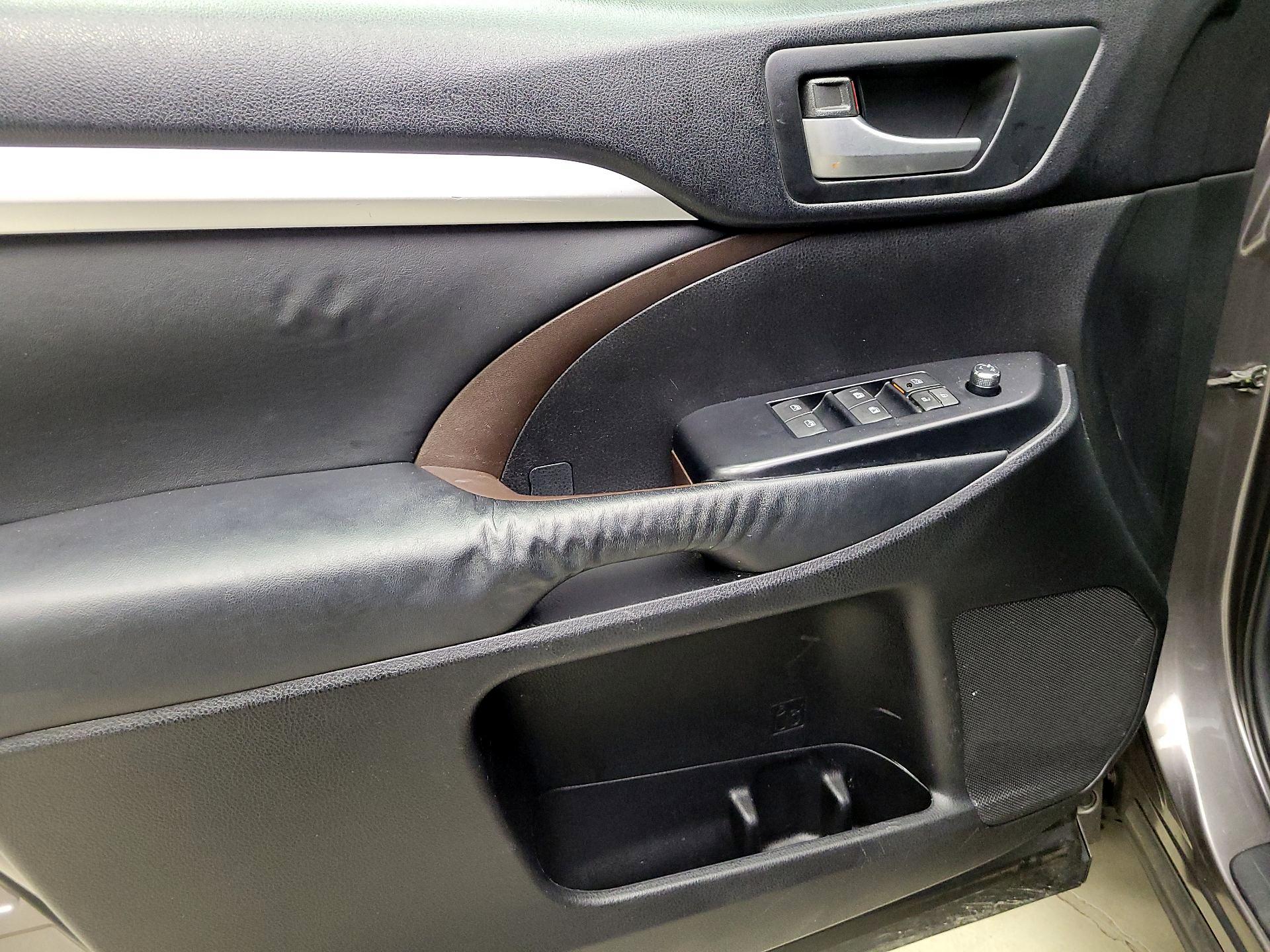 Thumbnail: 2014 Toyota Highlander - 12