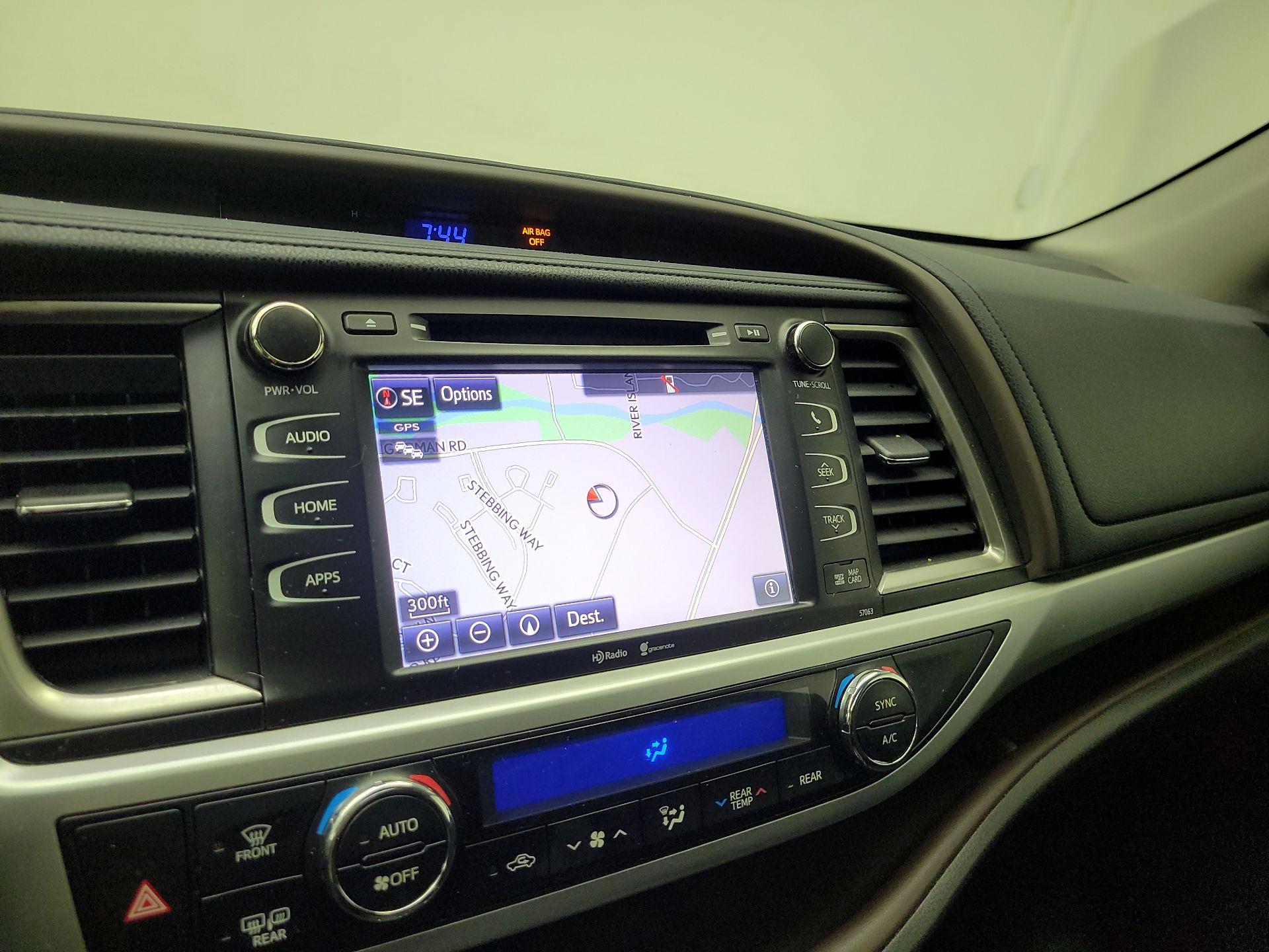 Thumbnail: 2014 Toyota Highlander - 14